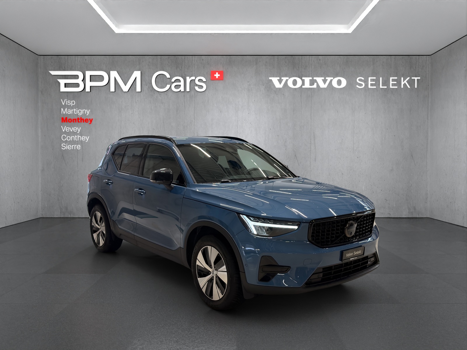 VOLVO XC40 T4 PHEV Plus Dark DCT-image-2