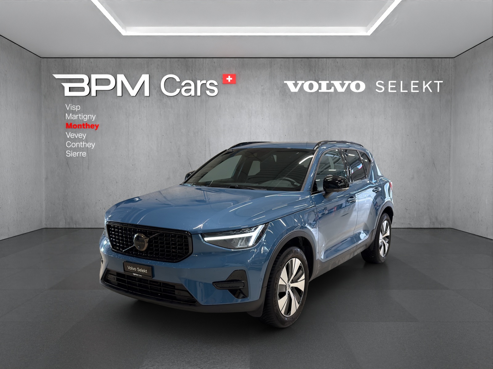 VOLVO XC40 T4 PHEV Plus Dark DCT-image-0