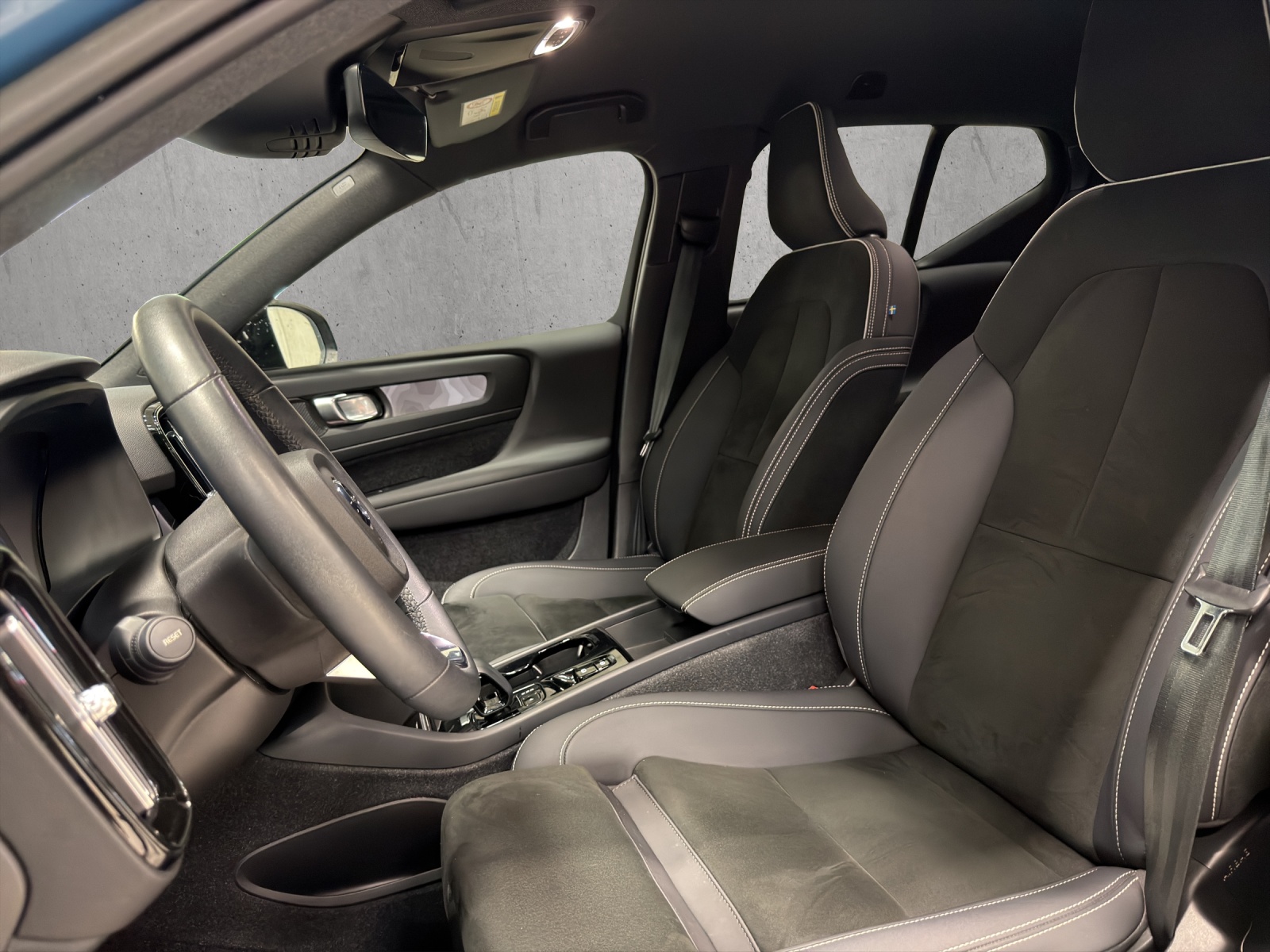 VOLVO XC40 T4 PHEV Plus Dark DCT-image-9