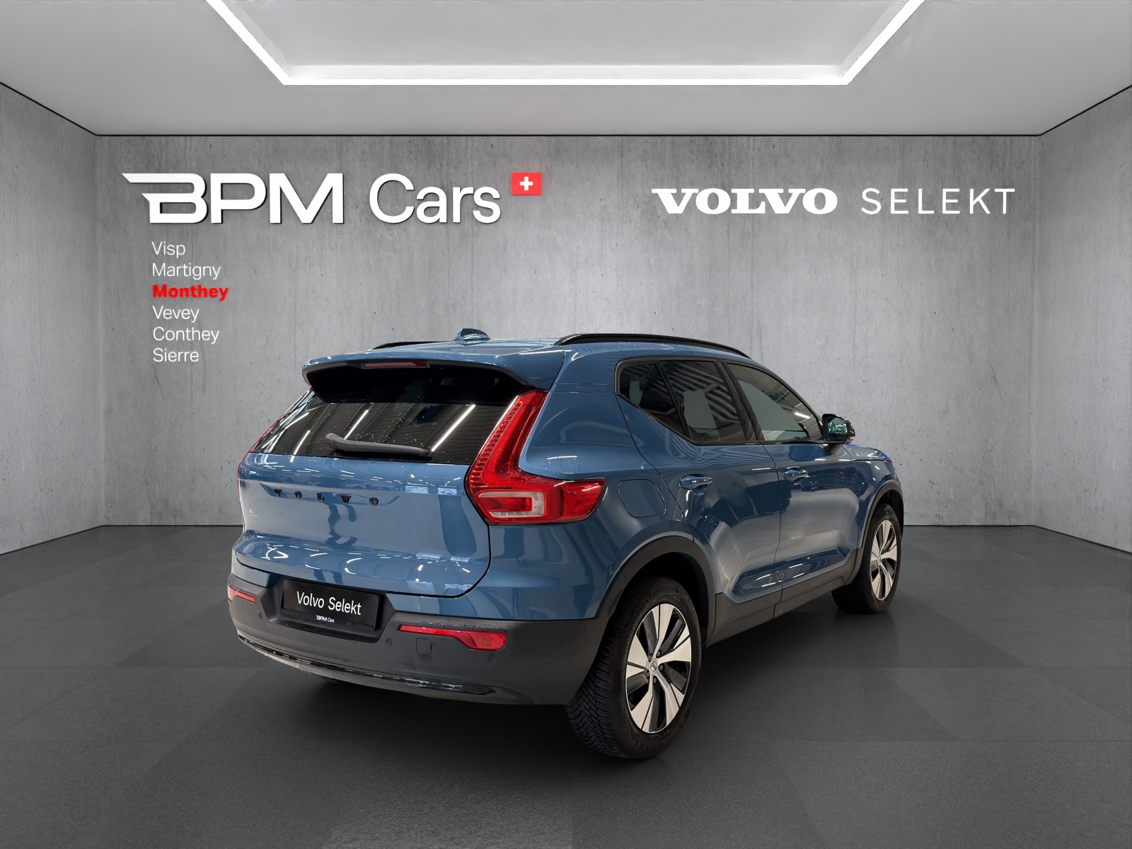 VOLVO XC40 T4 PHEV Plus Dark DCT-image-3
