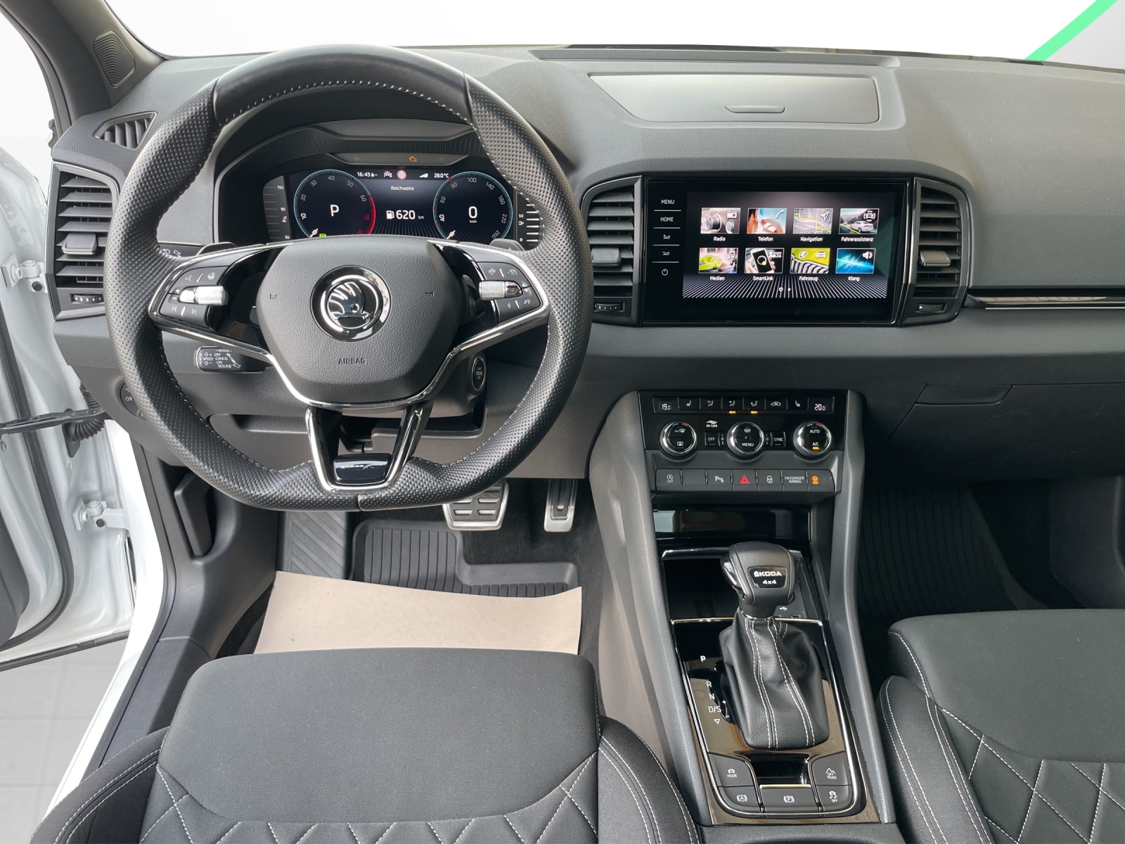 SKODA Karoq 2.0 TSI SportLine 4x4 DSG-image-10