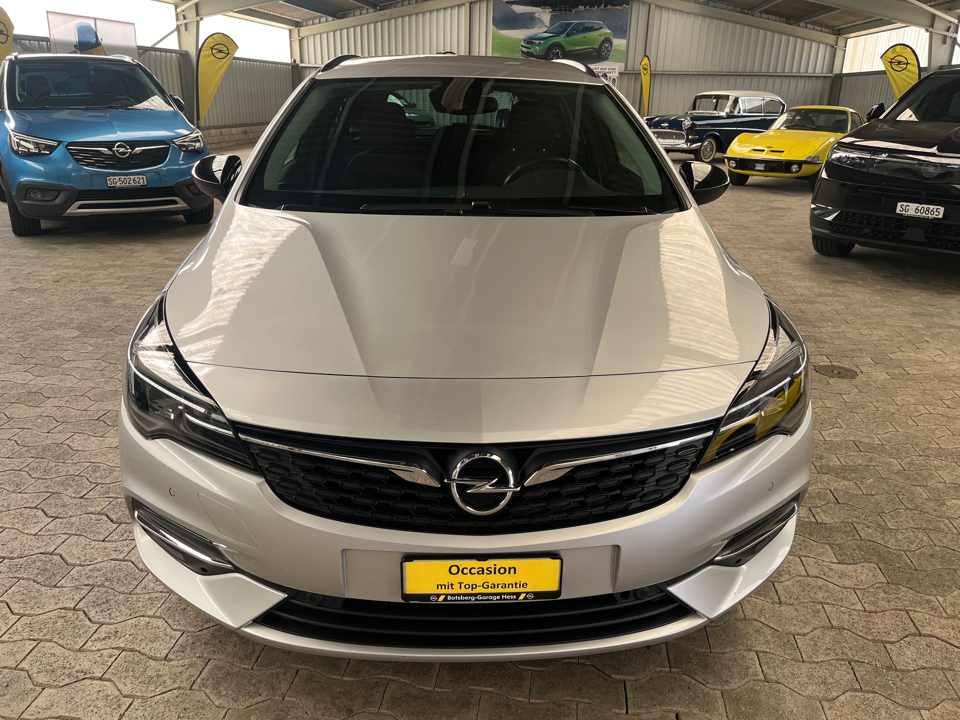 OPEL Astra Sports Tourer 1.2i Turbo Edition-image-12