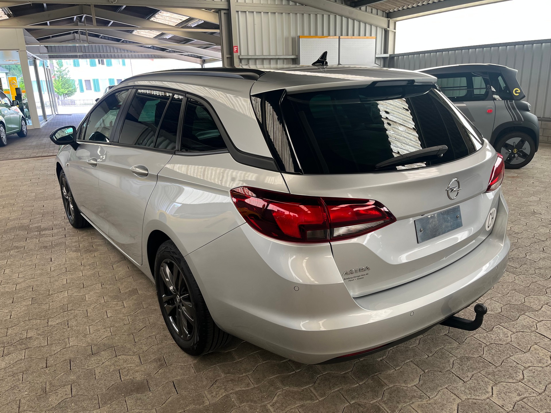 OPEL Astra Sports Tourer 1.2i Turbo Edition-image-7