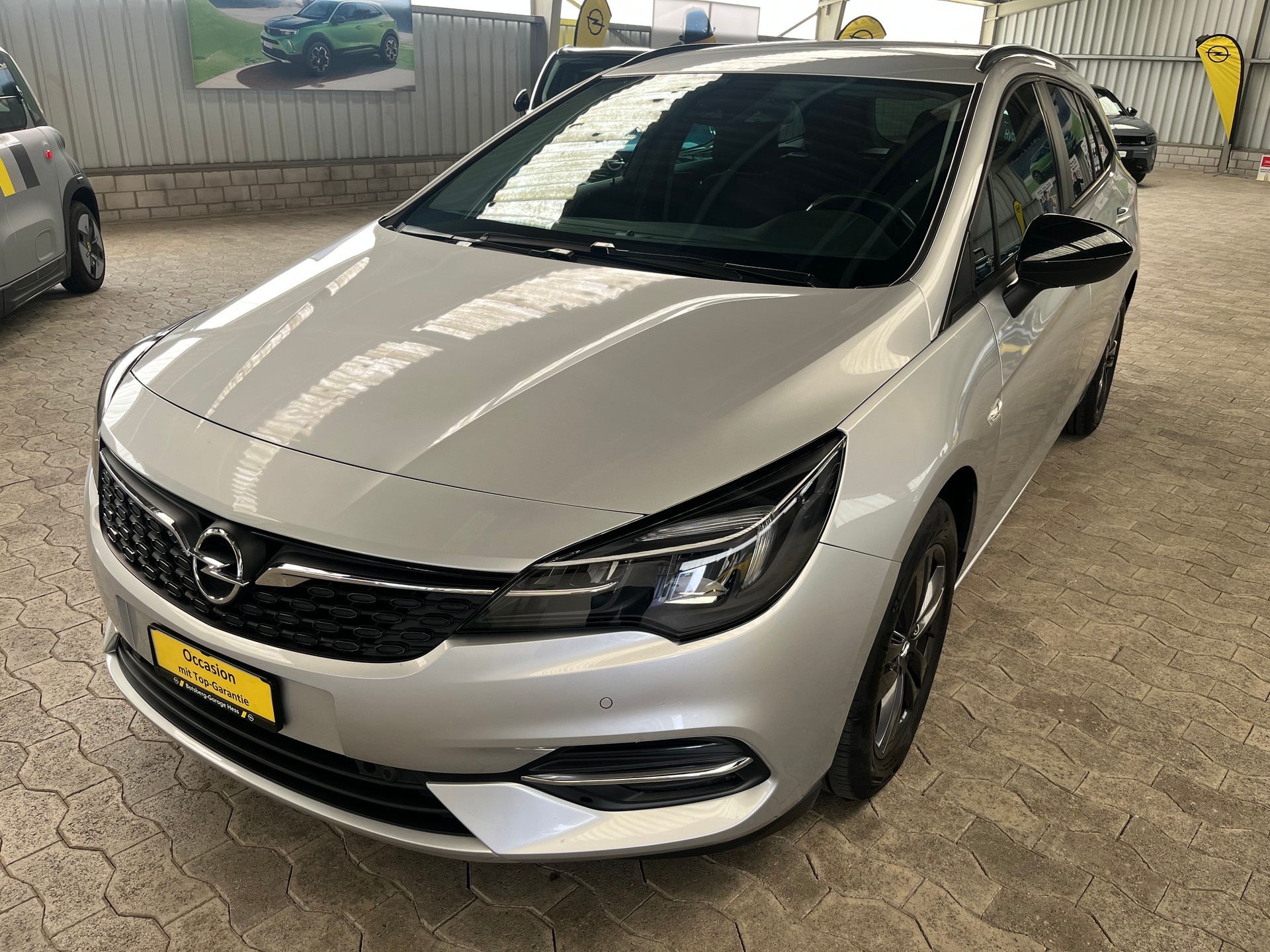OPEL Astra Sports Tourer 1.2i Turbo Edition-image-0
