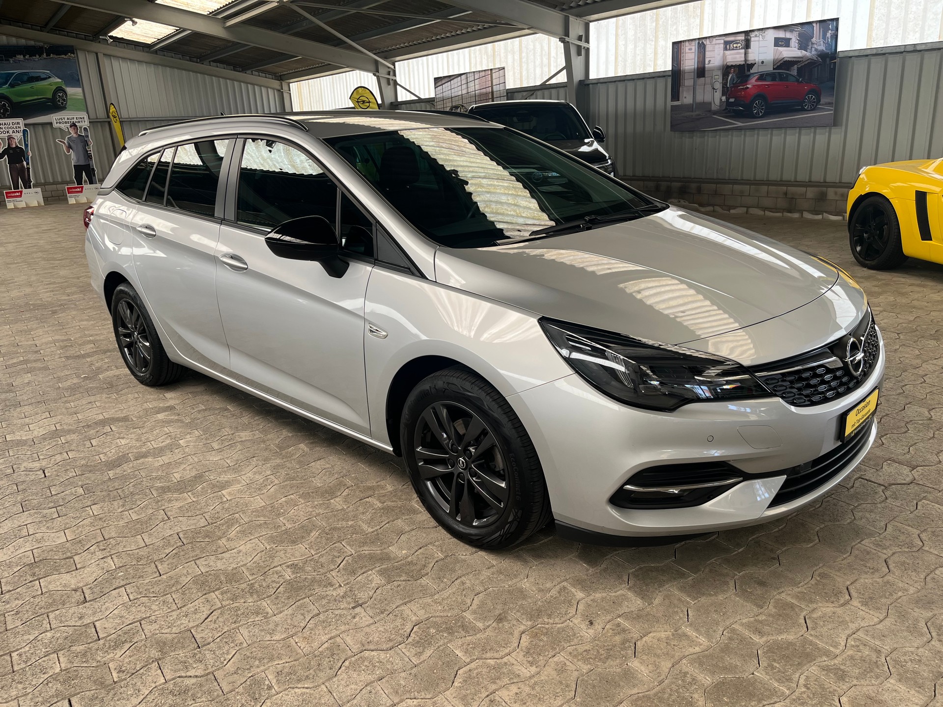 OPEL Astra Sports Tourer 1.2i Turbo Edition-image-10