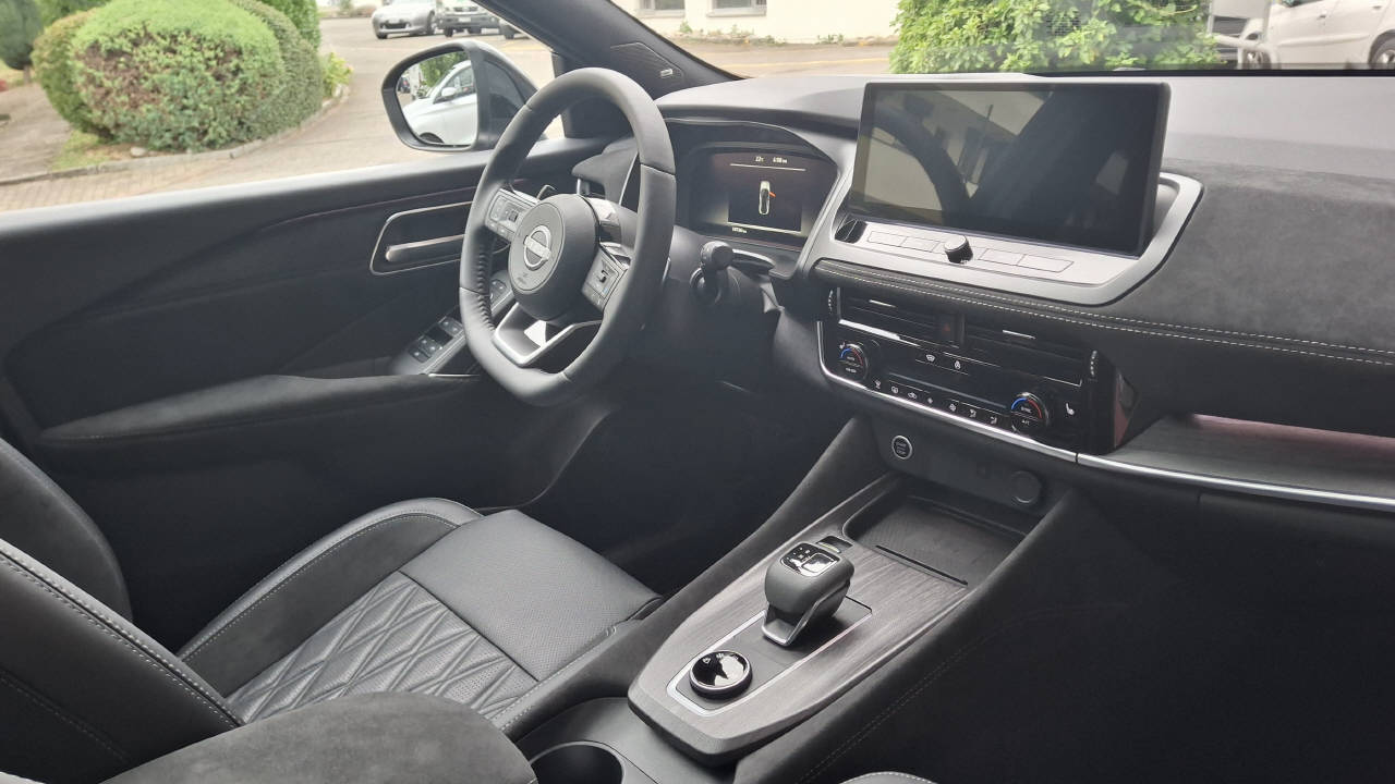 NISSAN Qashqai 1.3 DIG-T Tekna+ 4x4-image-5