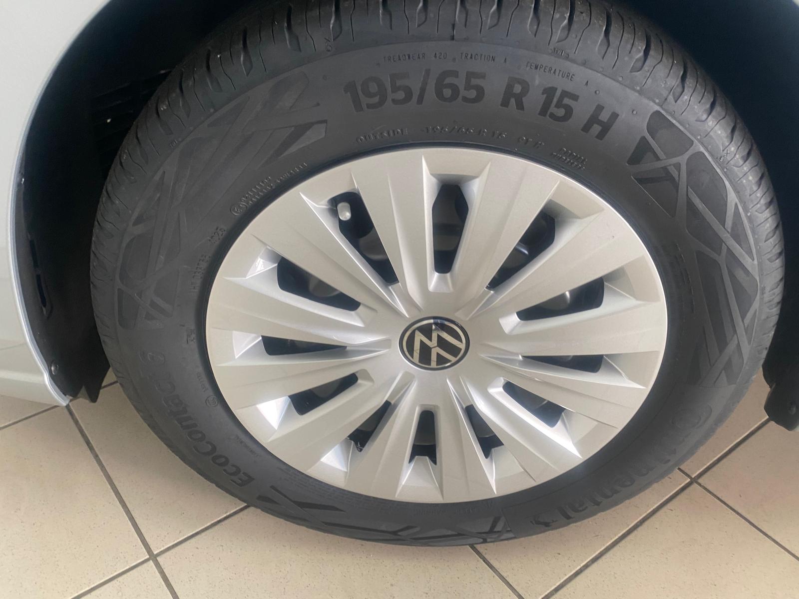 VW Golf 1.5 TSI Basis-image-4