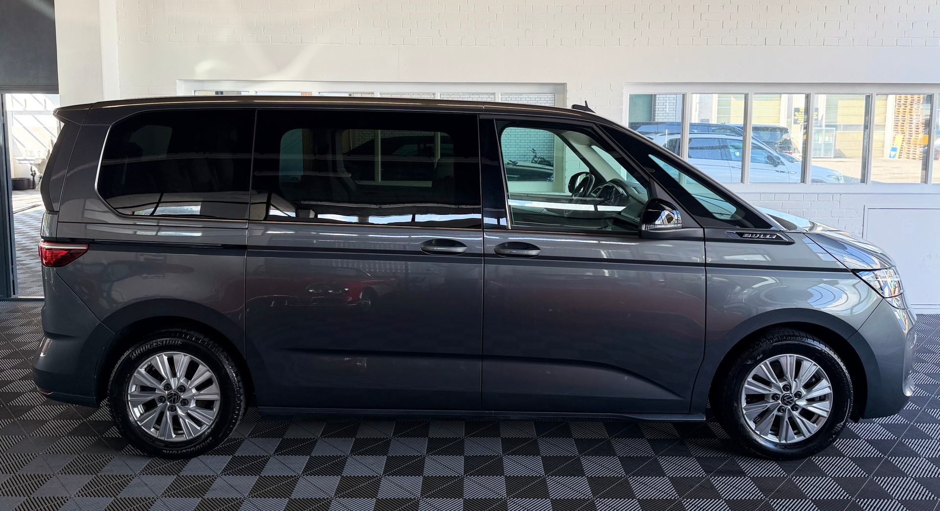 VW Multivan 2.0 TDI DSG-image-1