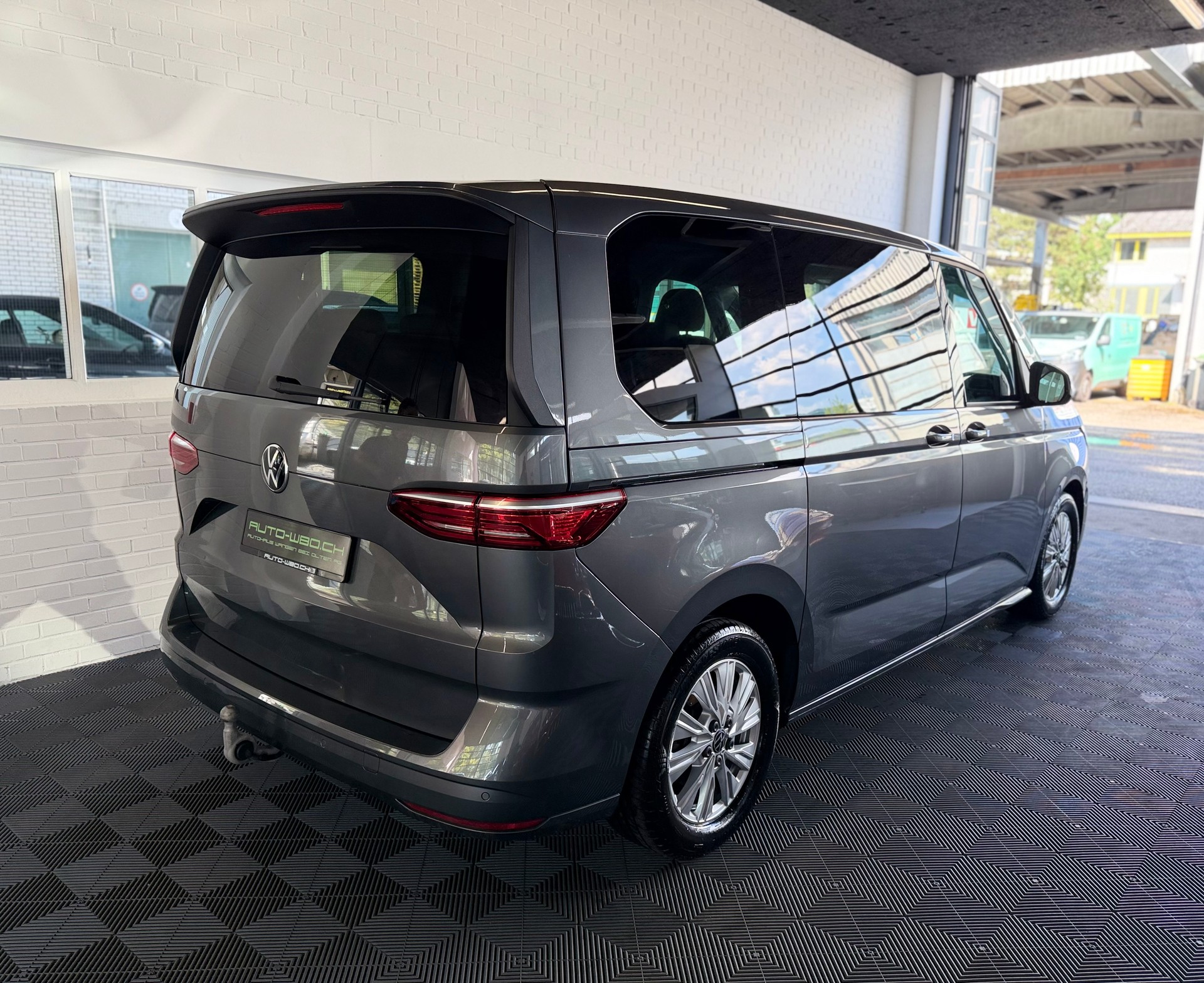 VW Multivan 2.0 TDI DSG-image-2