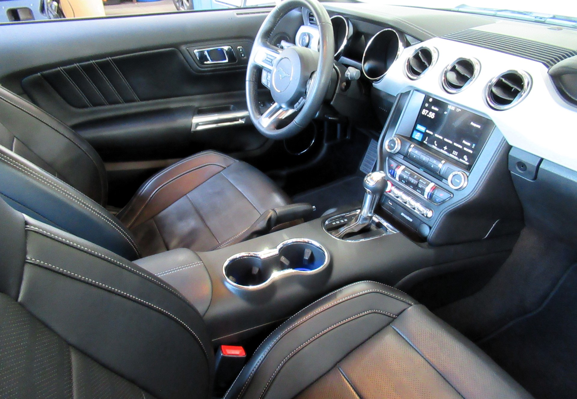 FORD Mustang Fastback 5.0 V8 GT-image-5