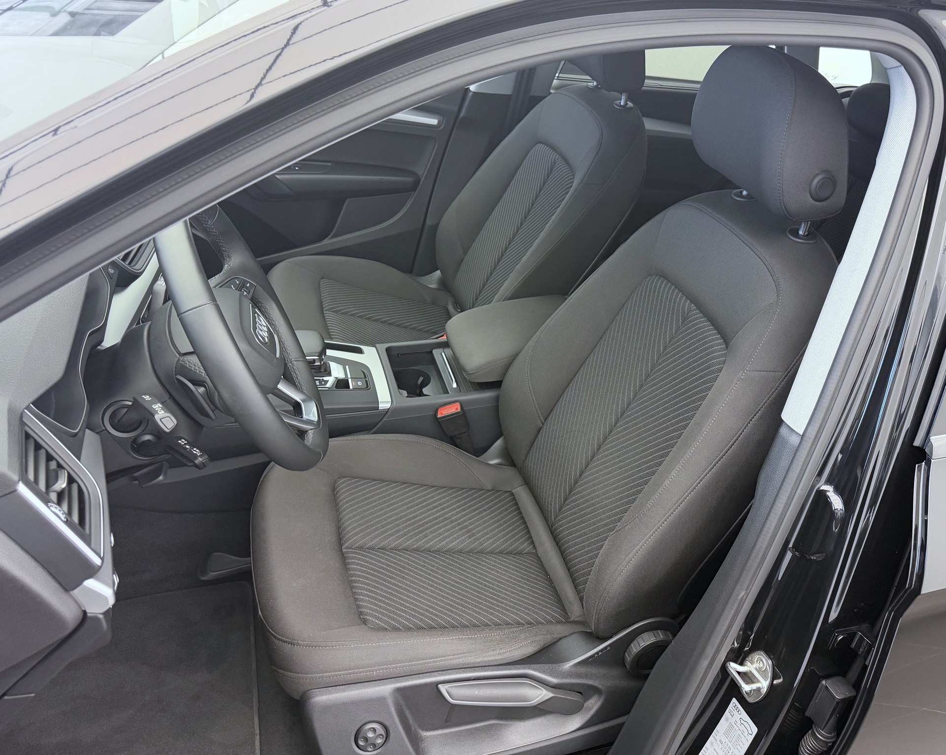 AUDI Q5 40 TDI quattro S-tronic-image-5