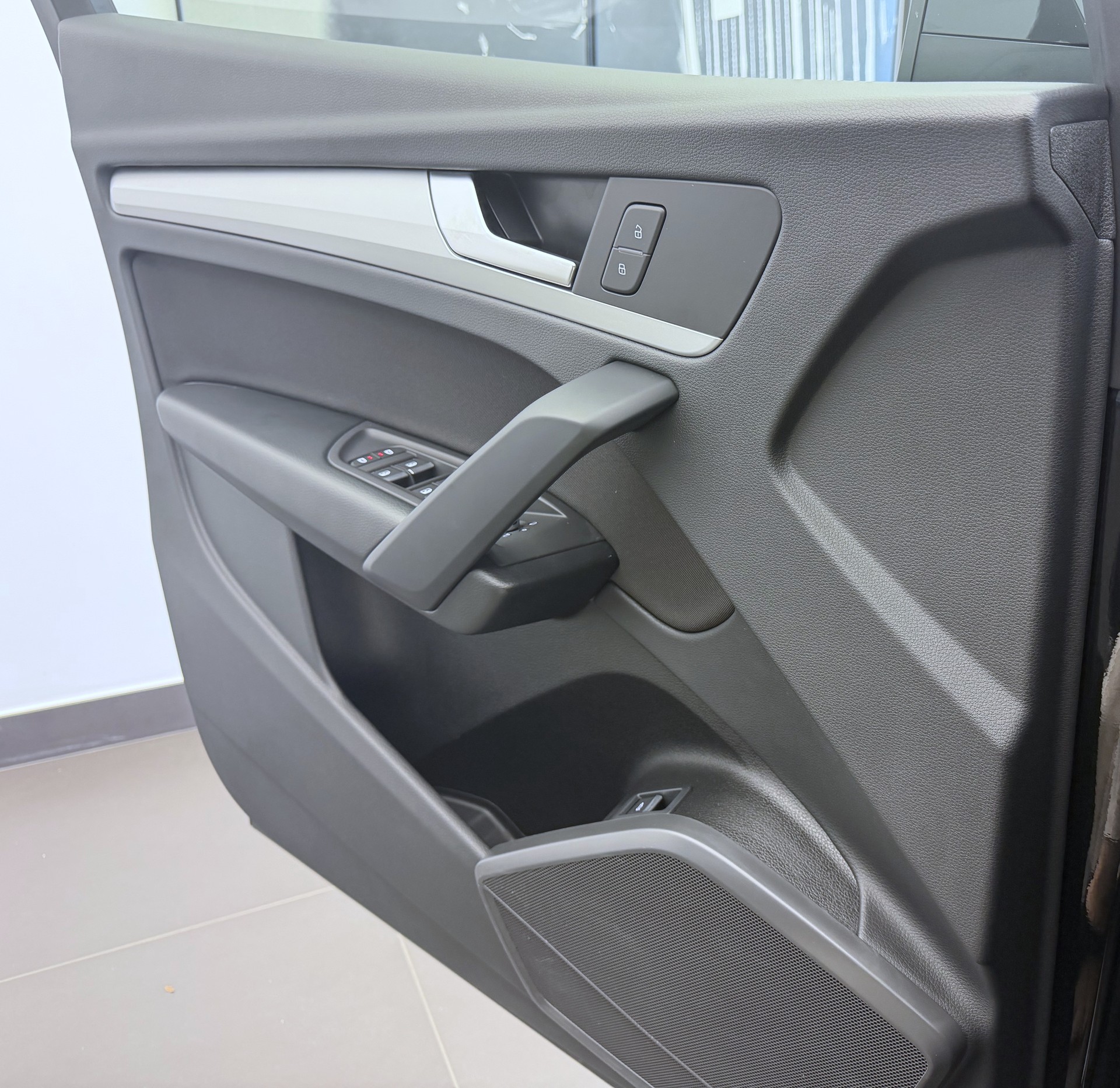 AUDI Q5 40 TDI quattro S-tronic-image-4
