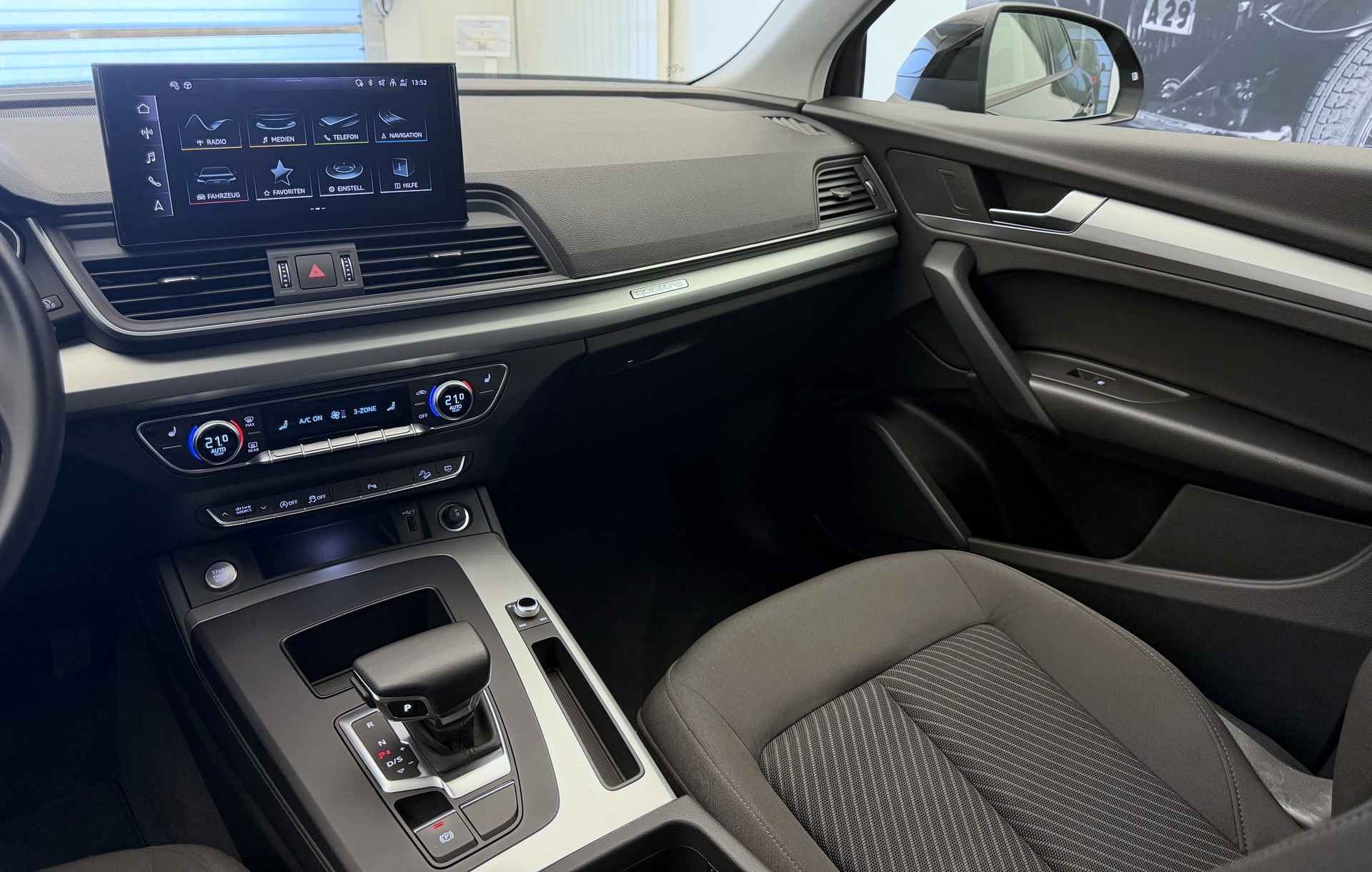 AUDI Q5 40 TDI quattro S-tronic-image-16
