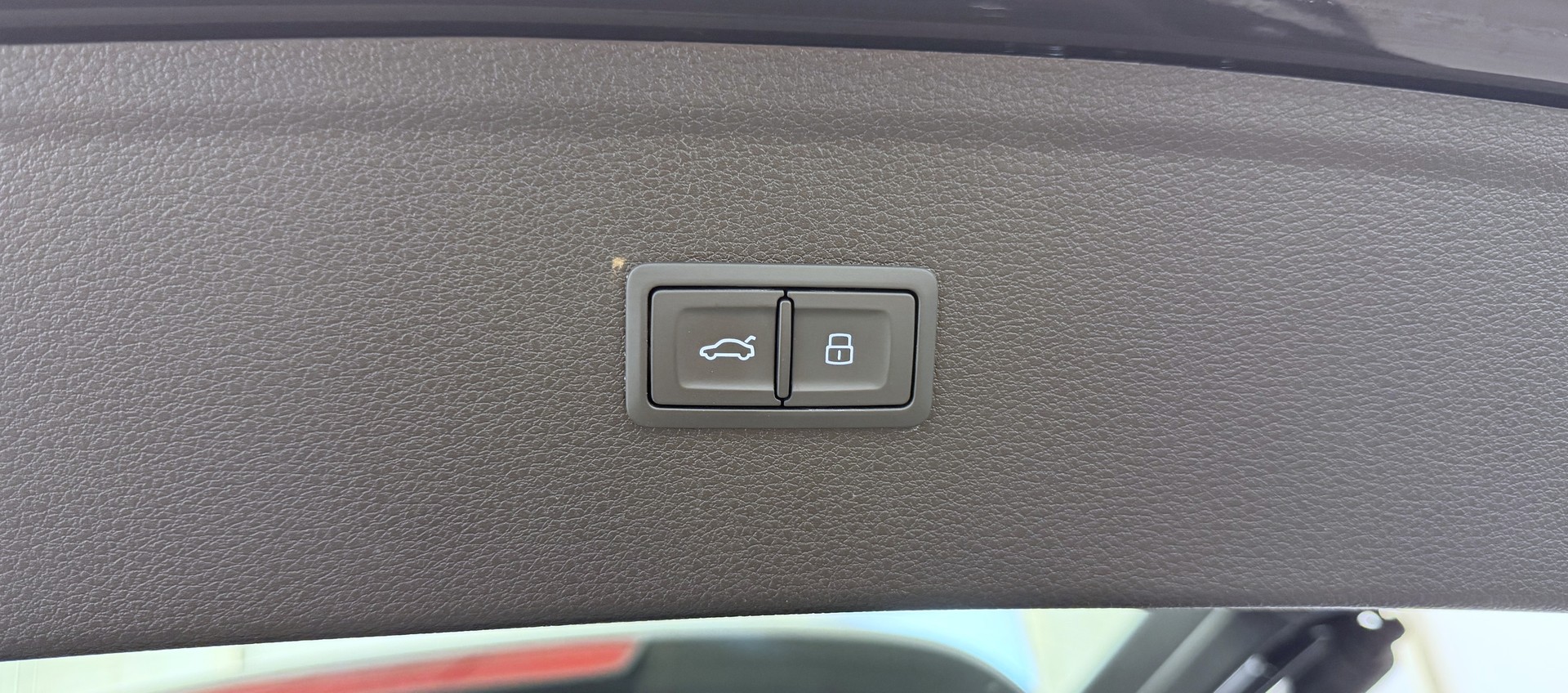 AUDI Q5 40 TDI quattro S-tronic-image-22