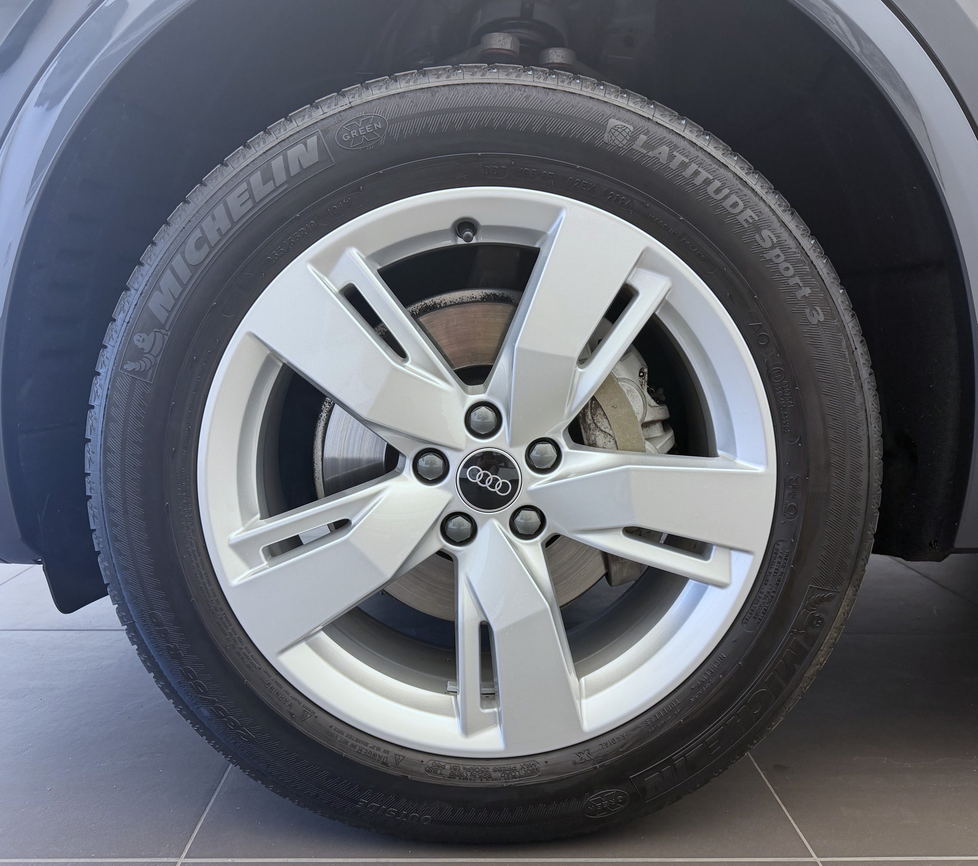 AUDI Q5 40 TDI quattro S-tronic-image-2
