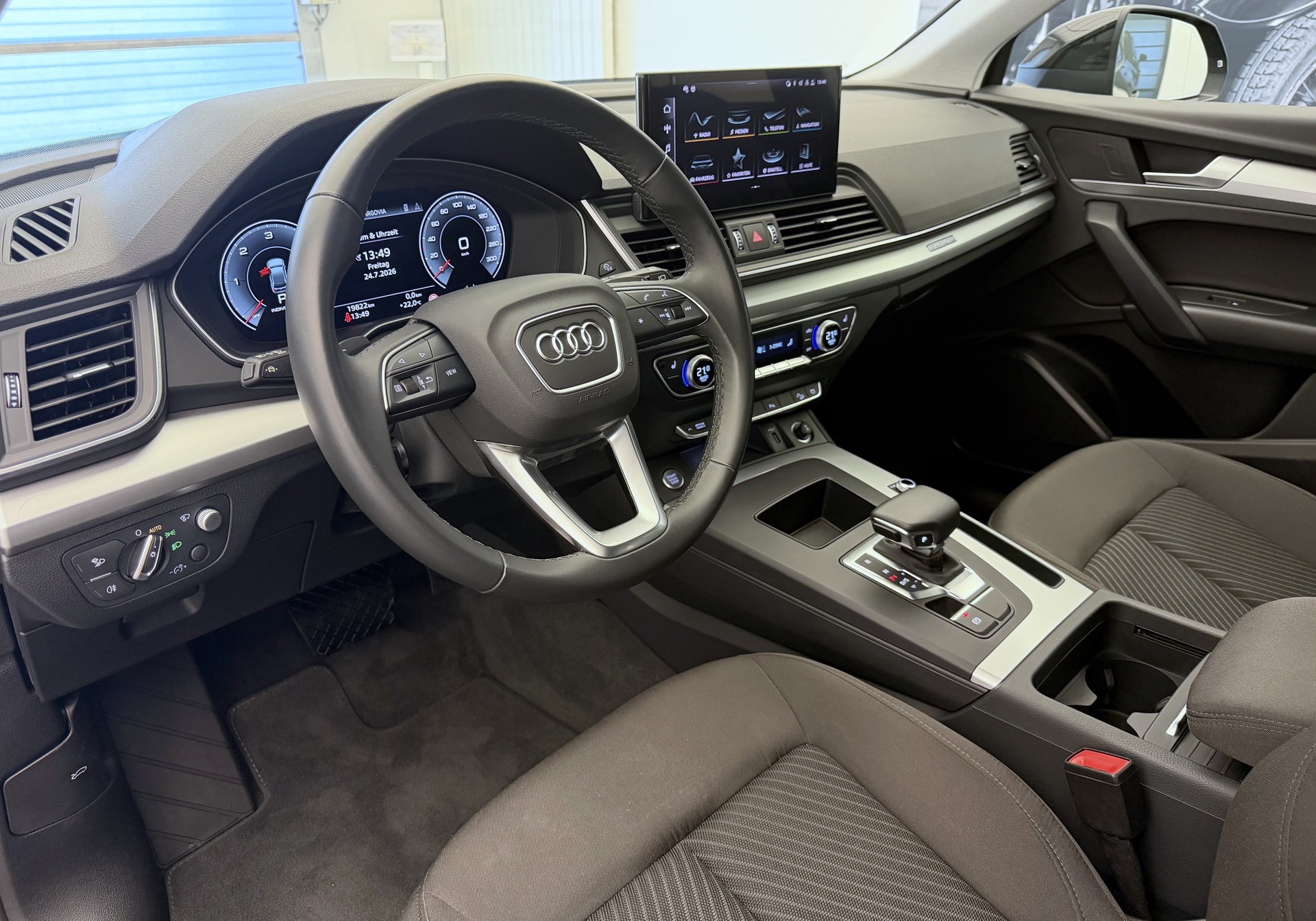 AUDI Q5 40 TDI quattro S-tronic-image-6