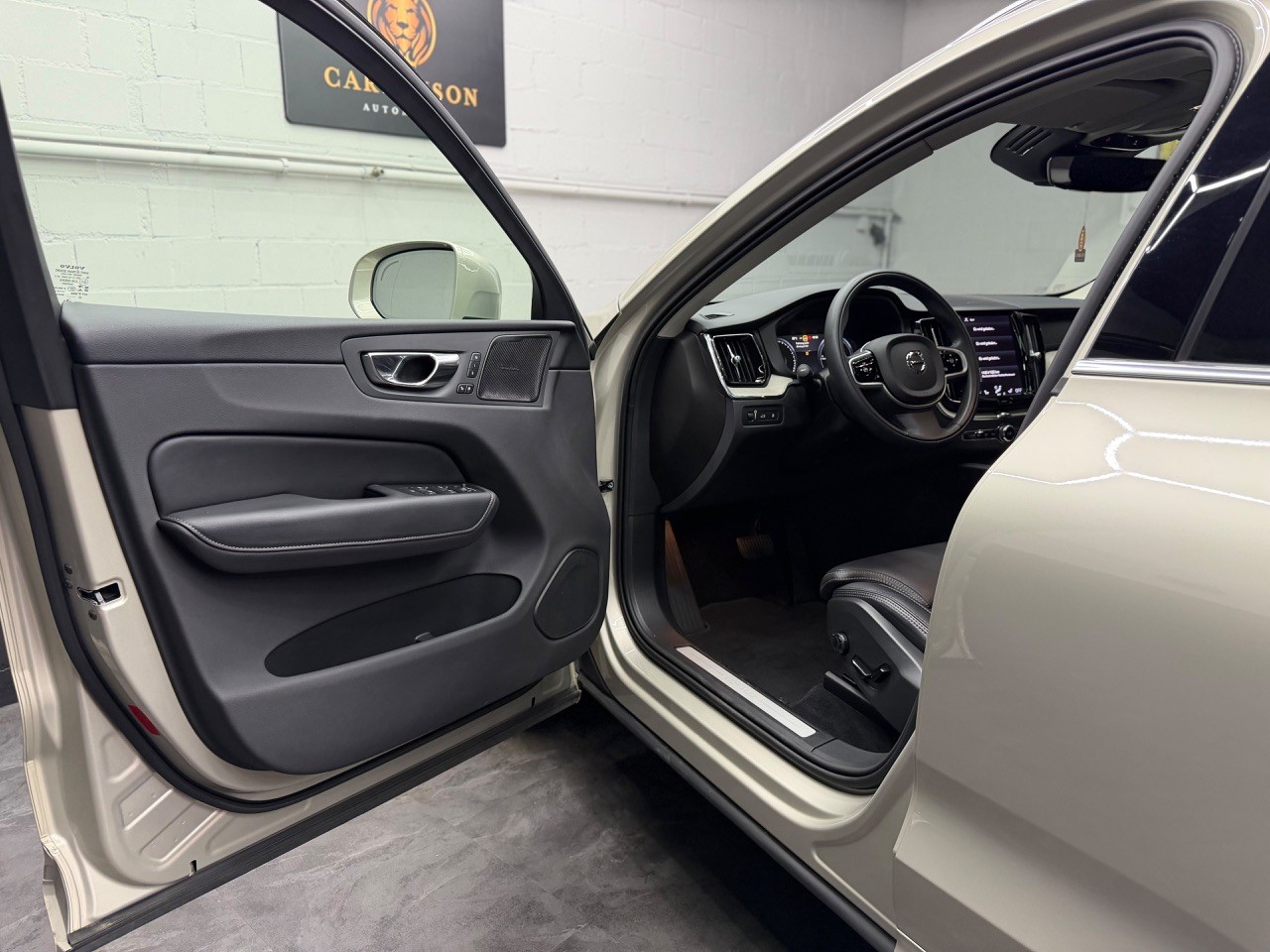 VOLVO XC60 T6 eAWD Inscription | Schiebedach | Harman/Kardon | 360° Kamera-image-11