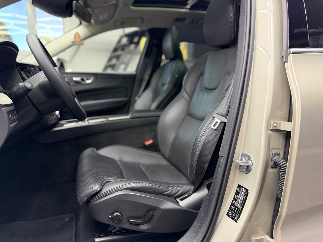 VOLVO XC60 T6 eAWD Inscription | Schiebedach | Harman/Kardon | 360° Kamera-image-17
