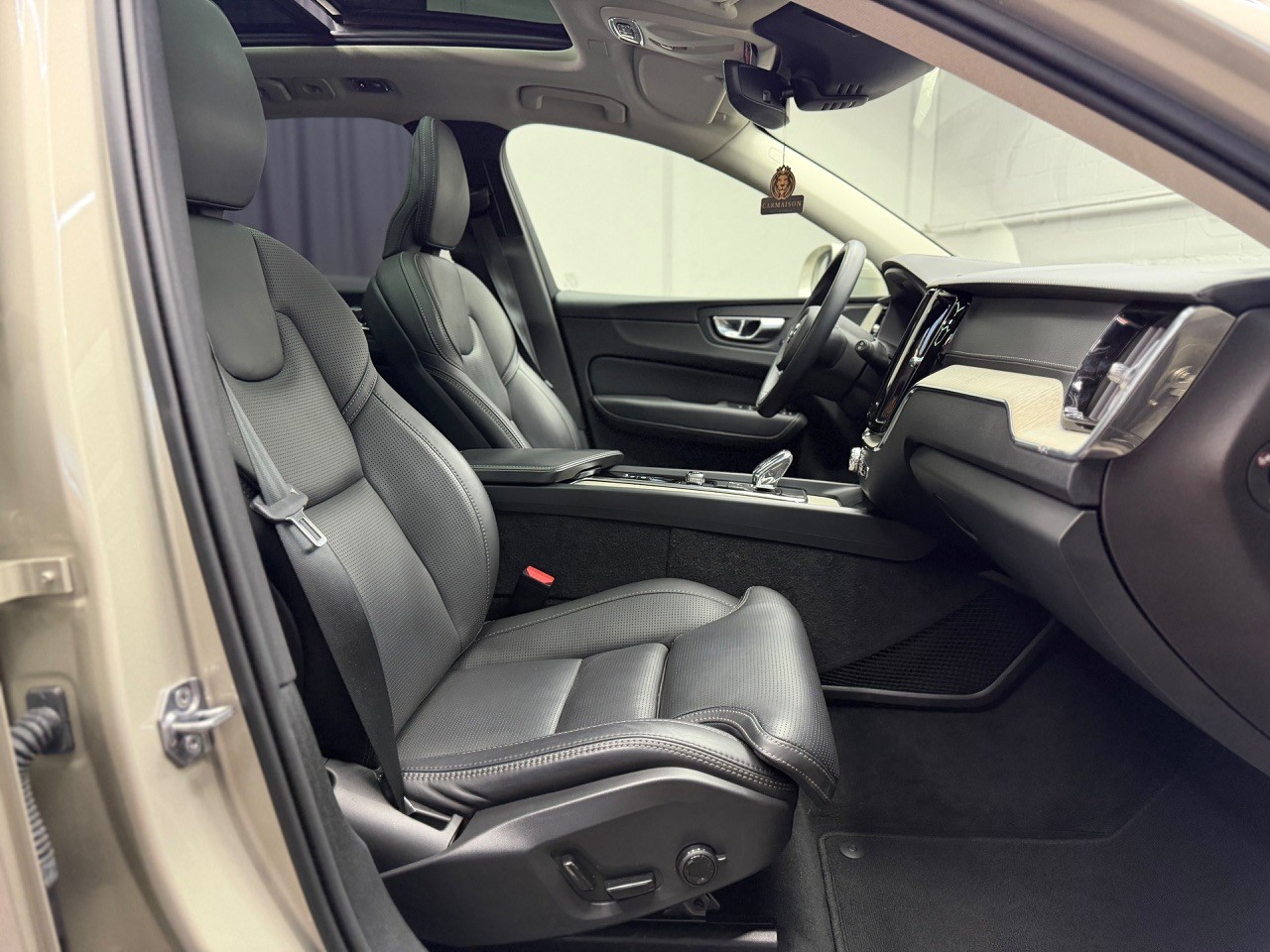 VOLVO XC60 T6 eAWD Inscription | Schiebedach | Harman/Kardon | 360° Kamera-image-24