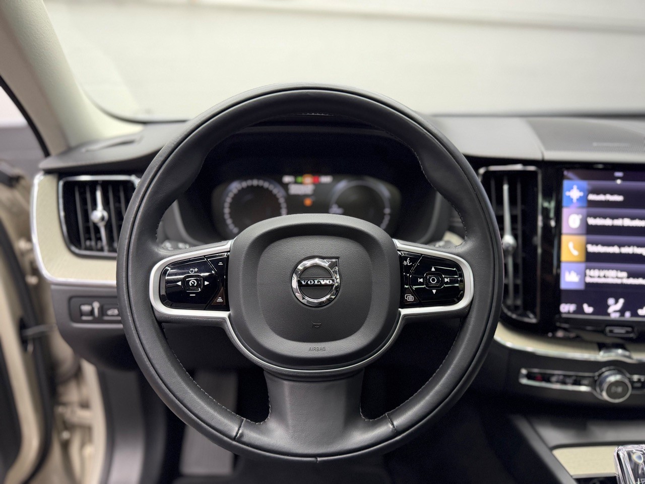 VOLVO XC60 T6 eAWD Inscription | Schiebedach | Harman/Kardon | 360° Kamera-image-12