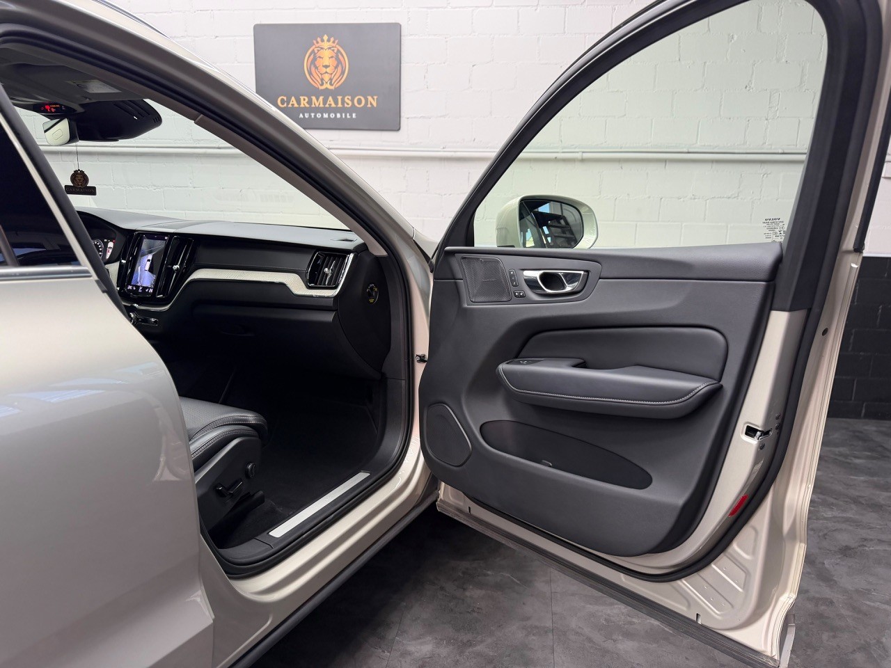 VOLVO XC60 T6 eAWD Inscription | Schiebedach | Harman/Kardon | 360° Kamera-image-21