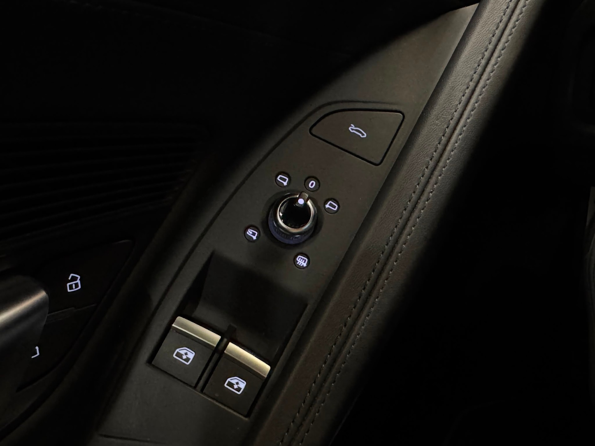 AUDI R8 Coupé 5.2 plus S-Tronic-image-21
