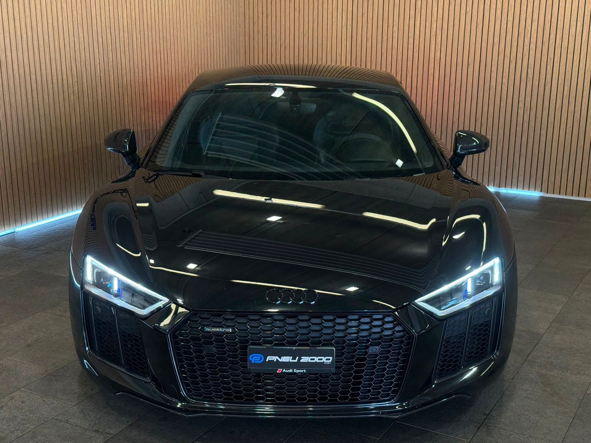 AUDI R8 Coupé 5.2 plus S-Tronic-image-3