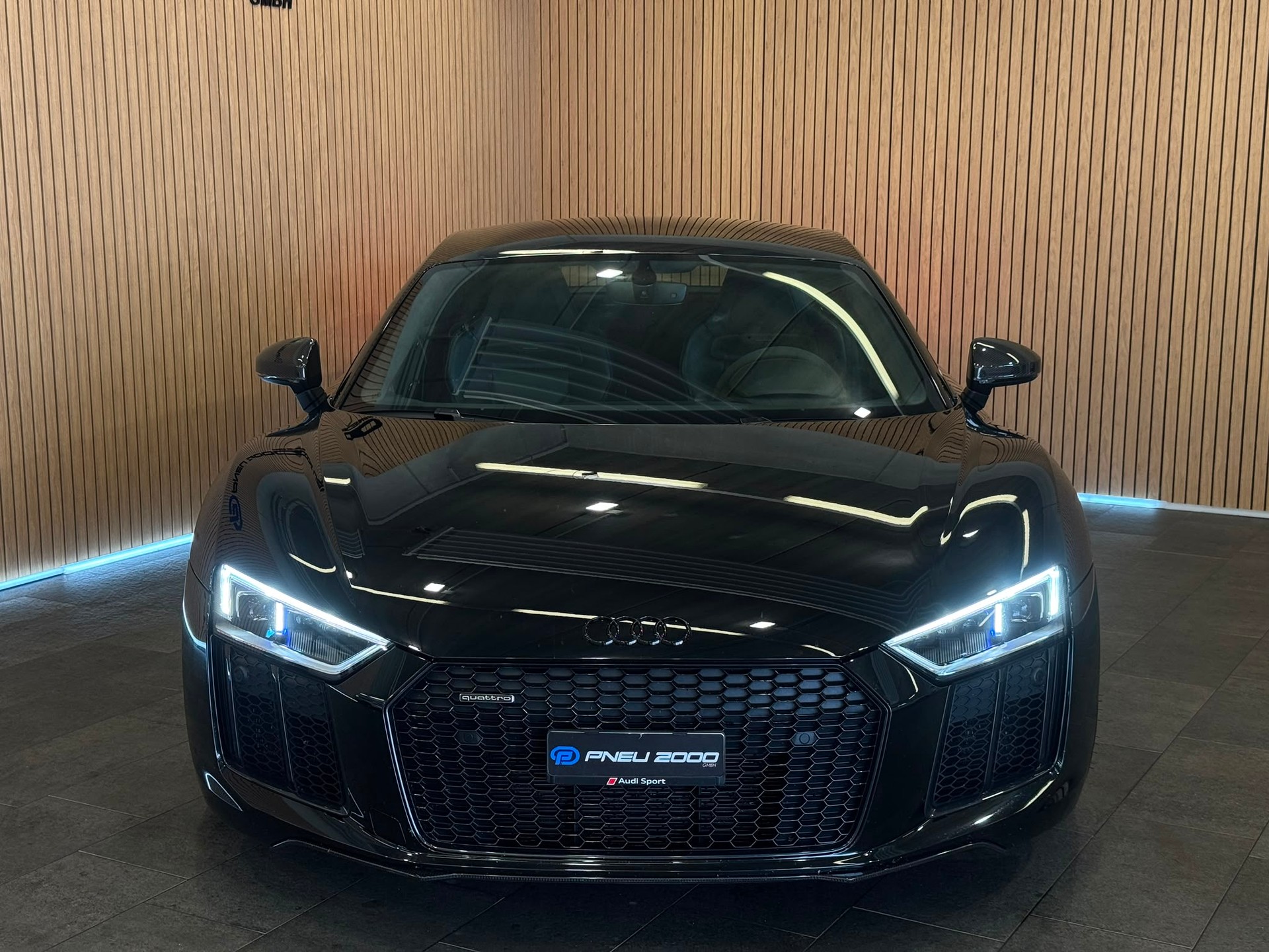 AUDI R8 Coupé 5.2 plus S-Tronic-image-2