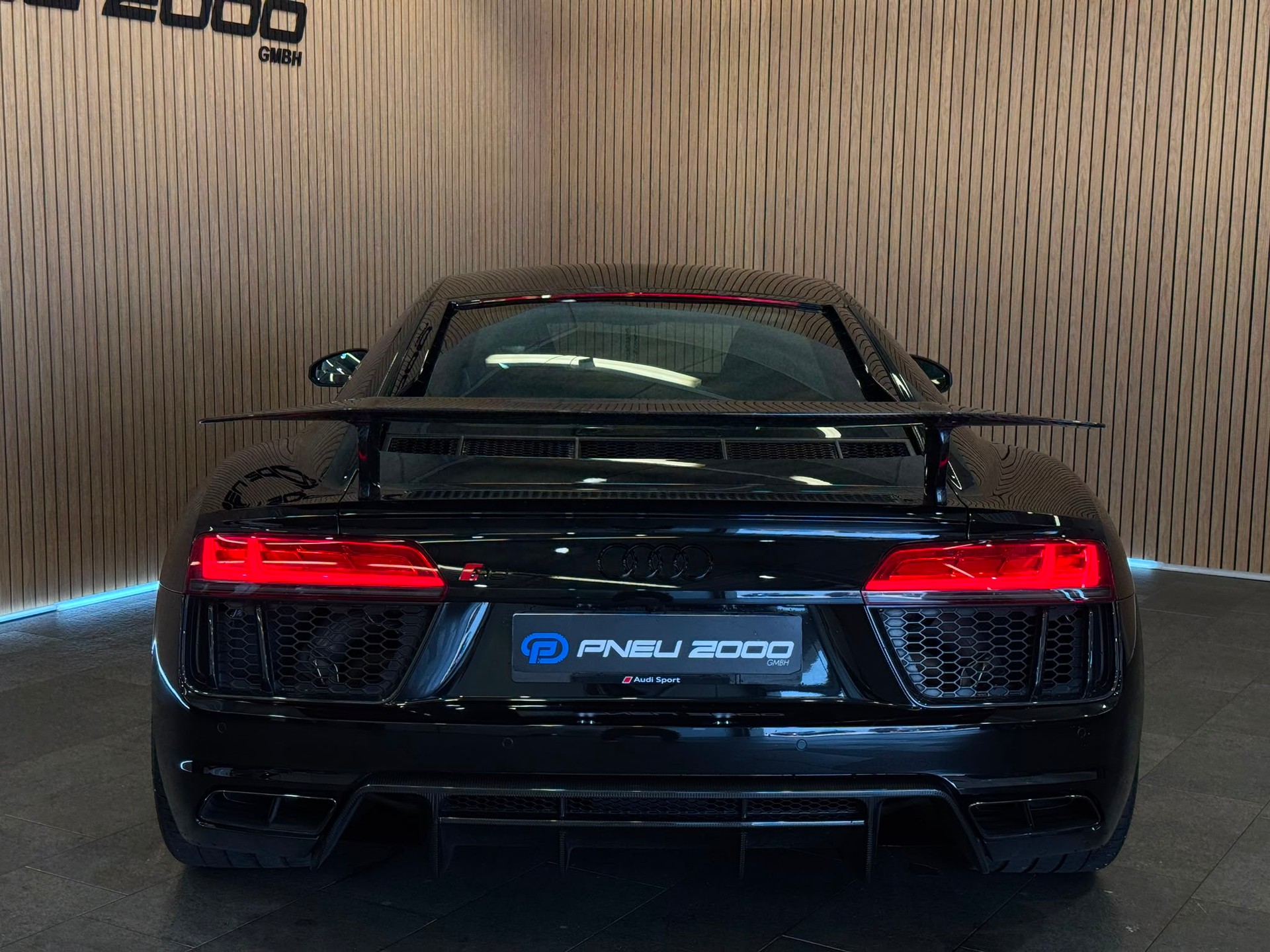 AUDI R8 Coupé 5.2 plus S-Tronic-image-6