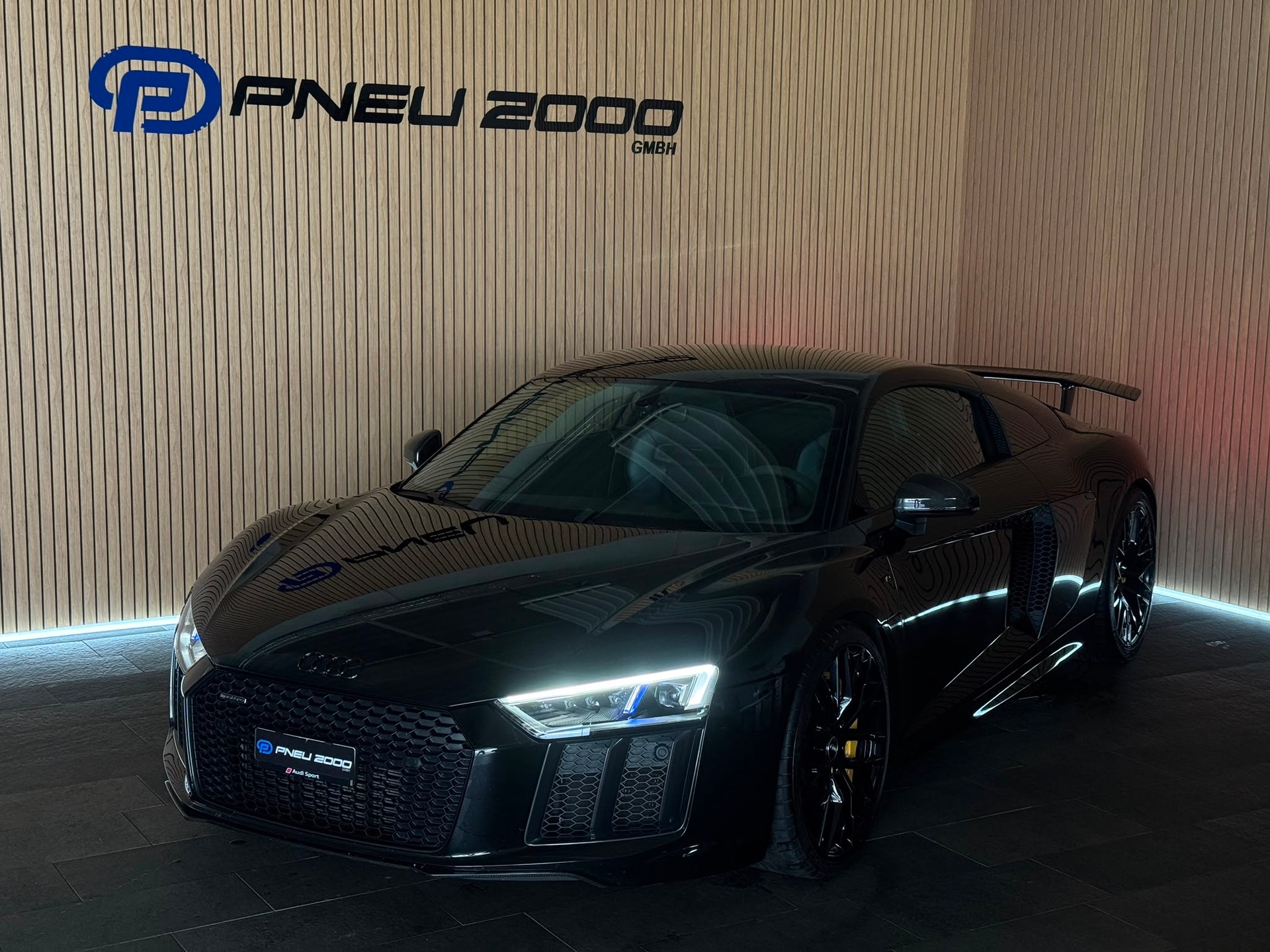 AUDI R8 Coupé 5.2 plus S-Tronic-image-1