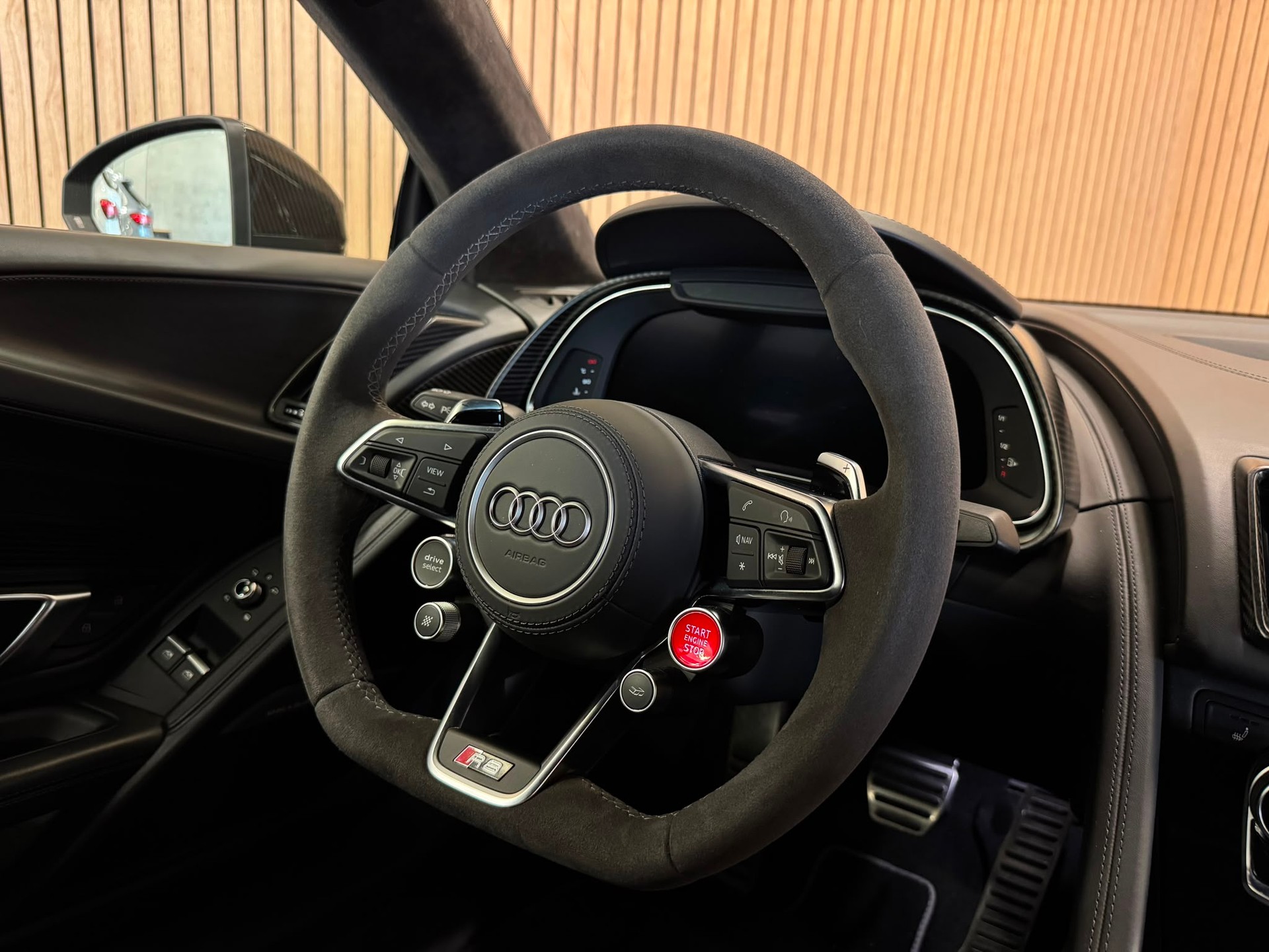 AUDI R8 Coupé 5.2 plus S-Tronic-image-16
