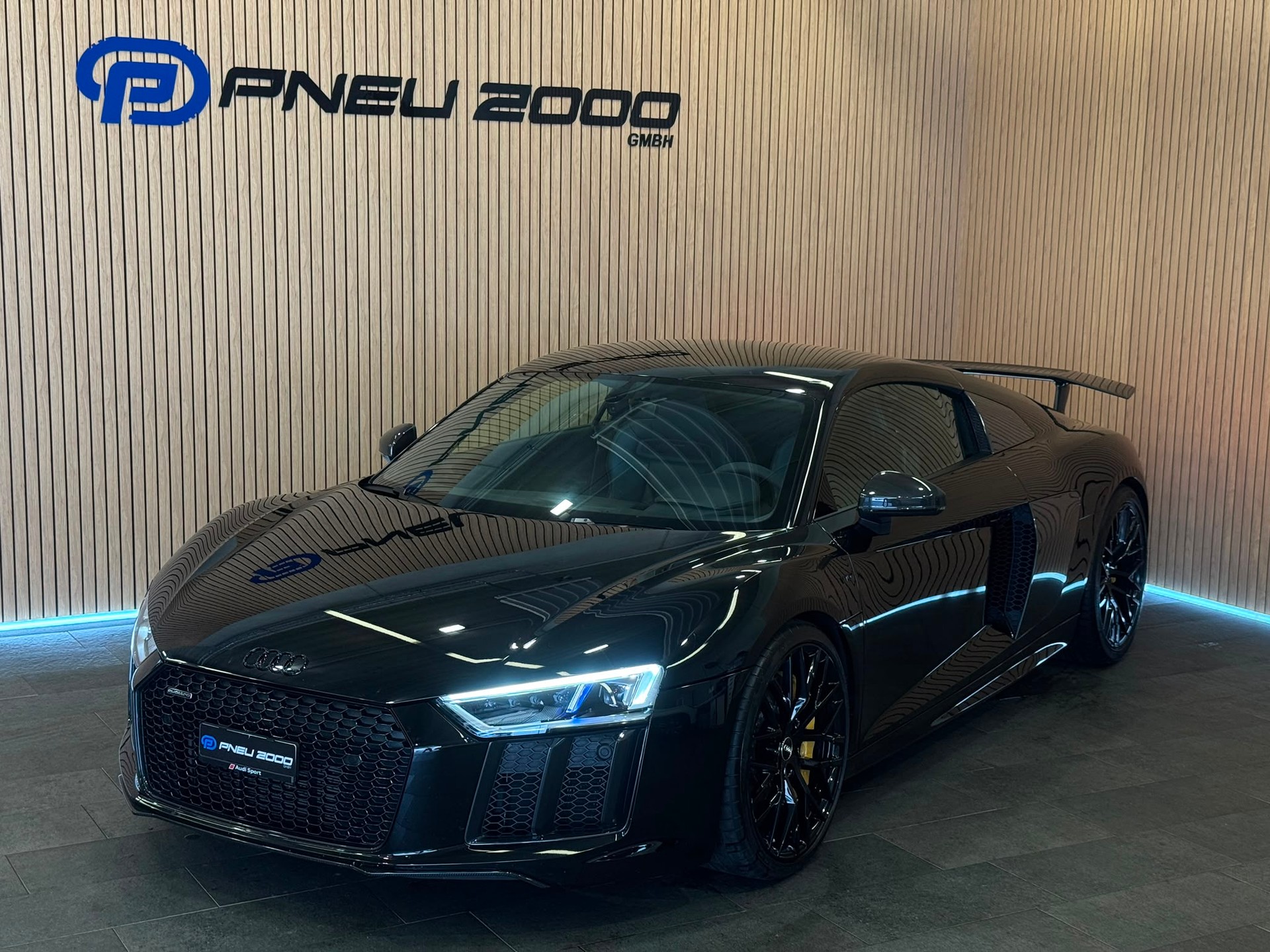 AUDI R8 Coupé 5.2 plus S-Tronic-image-0