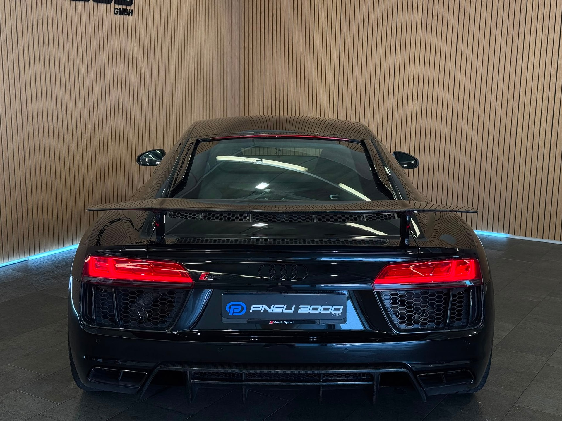 AUDI R8 Coupé 5.2 plus S-Tronic-image-5