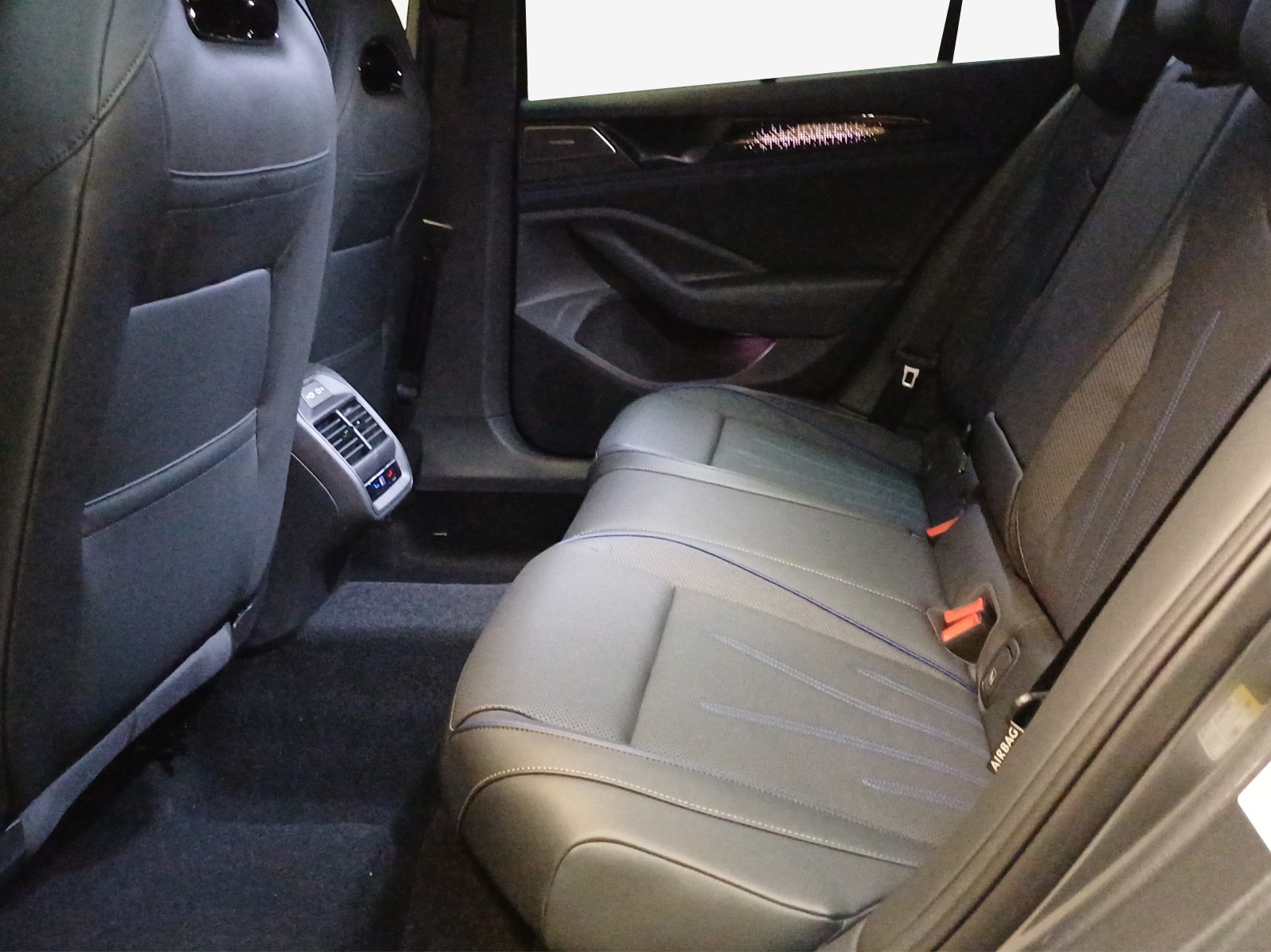 VW Passat Variant 2.0 TDI evo R-Line 4 Motion DSG-image-11