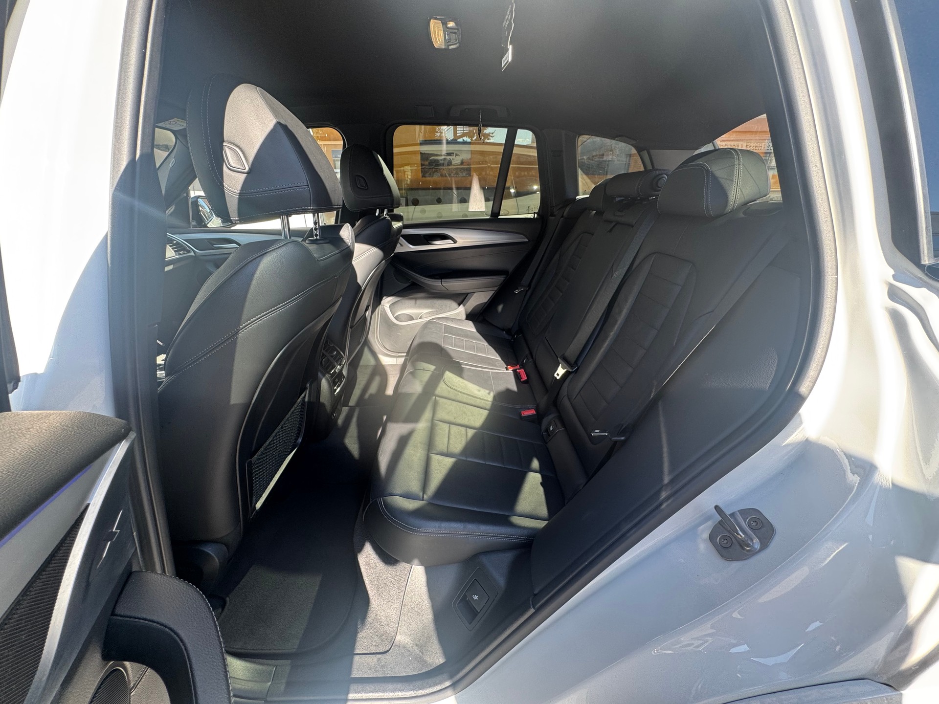 BMW X3 xDrive 20d Individual M Sport Steptronic-image-11