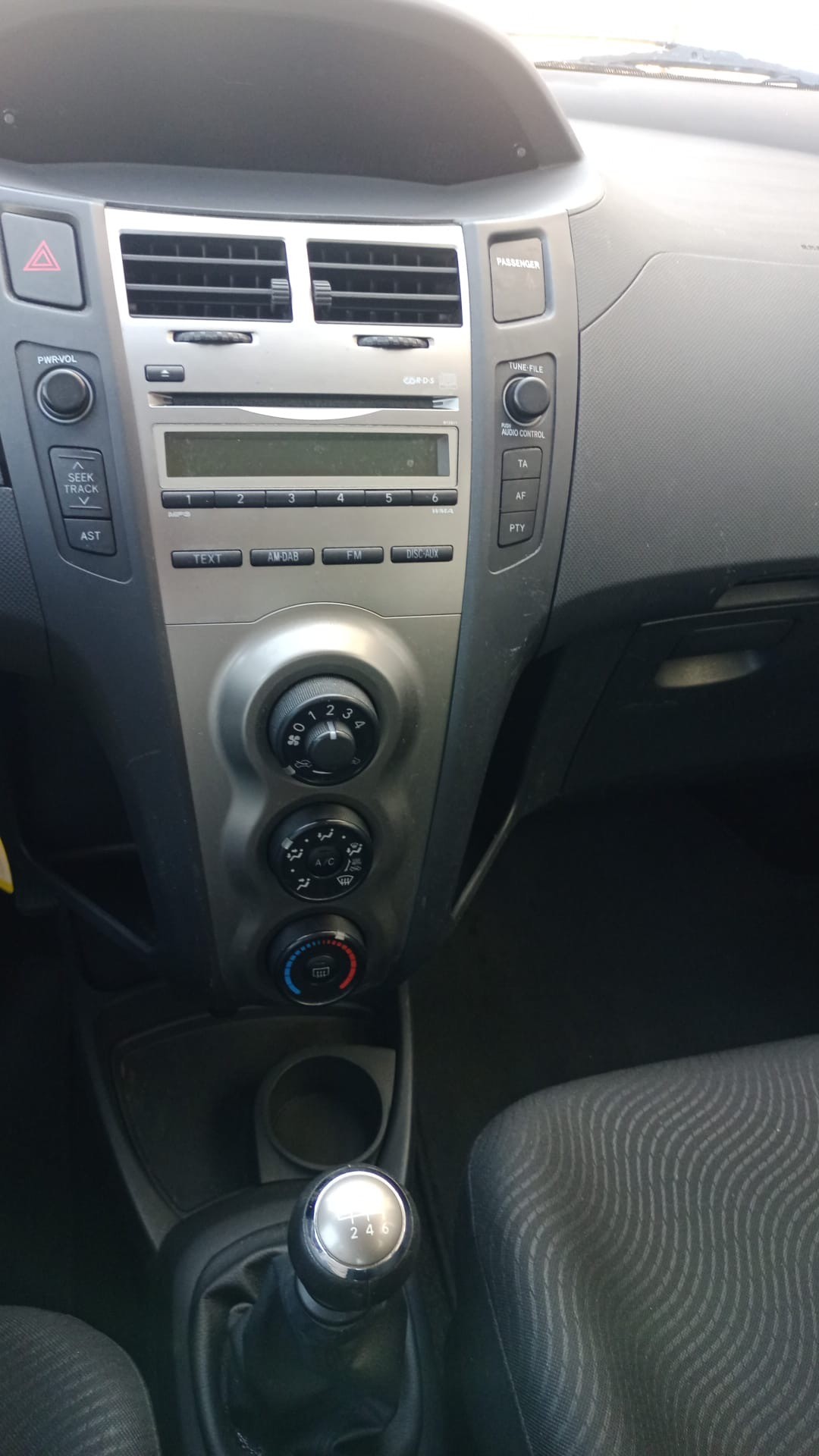 TOYOTA Yaris 1.33 Linea Sol-image-7