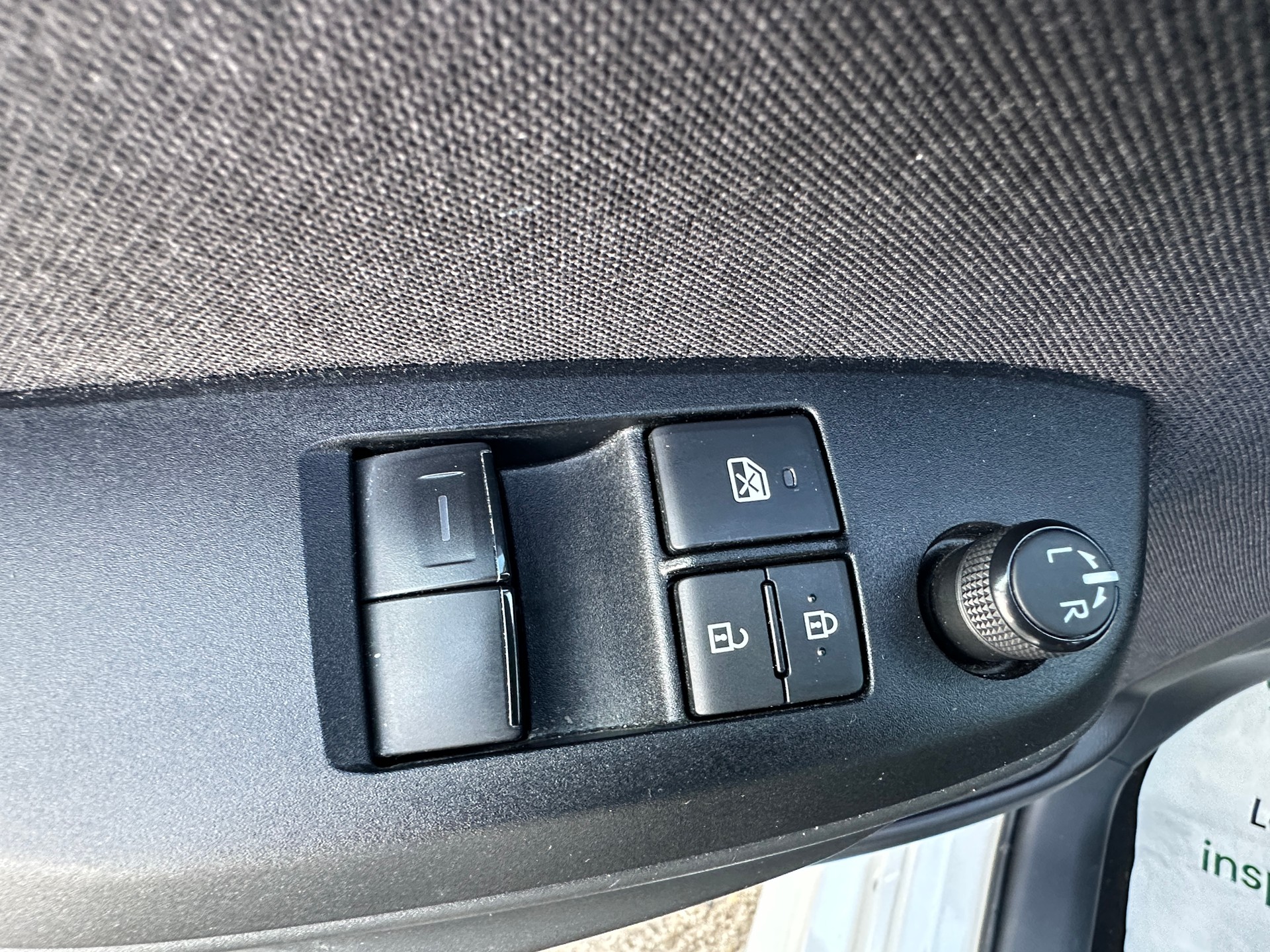 TOYOTA Yaris 1.5 Comfort e-CVT-image-17