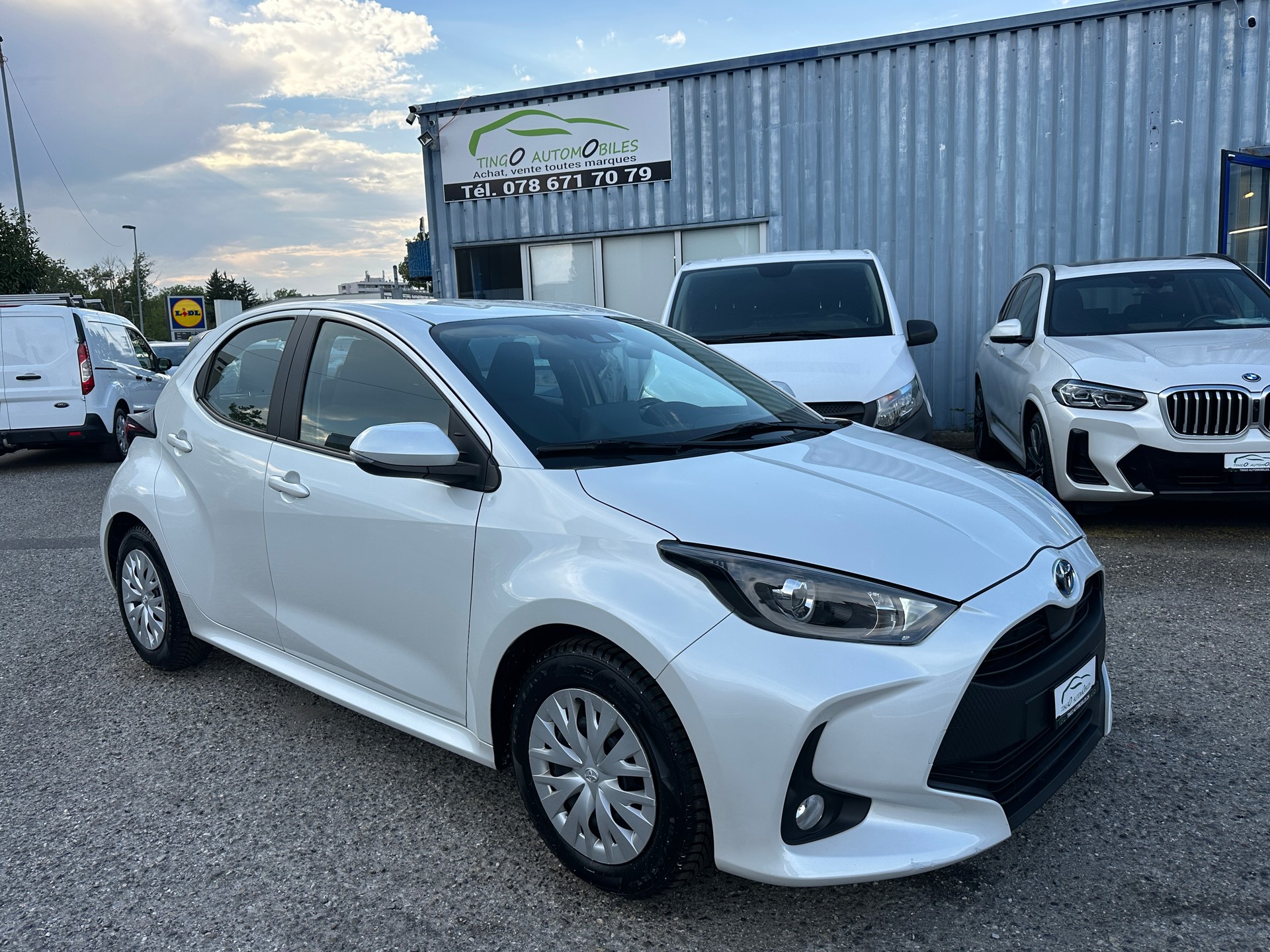 TOYOTA Yaris 1.5 Comfort e-CVT-image-0