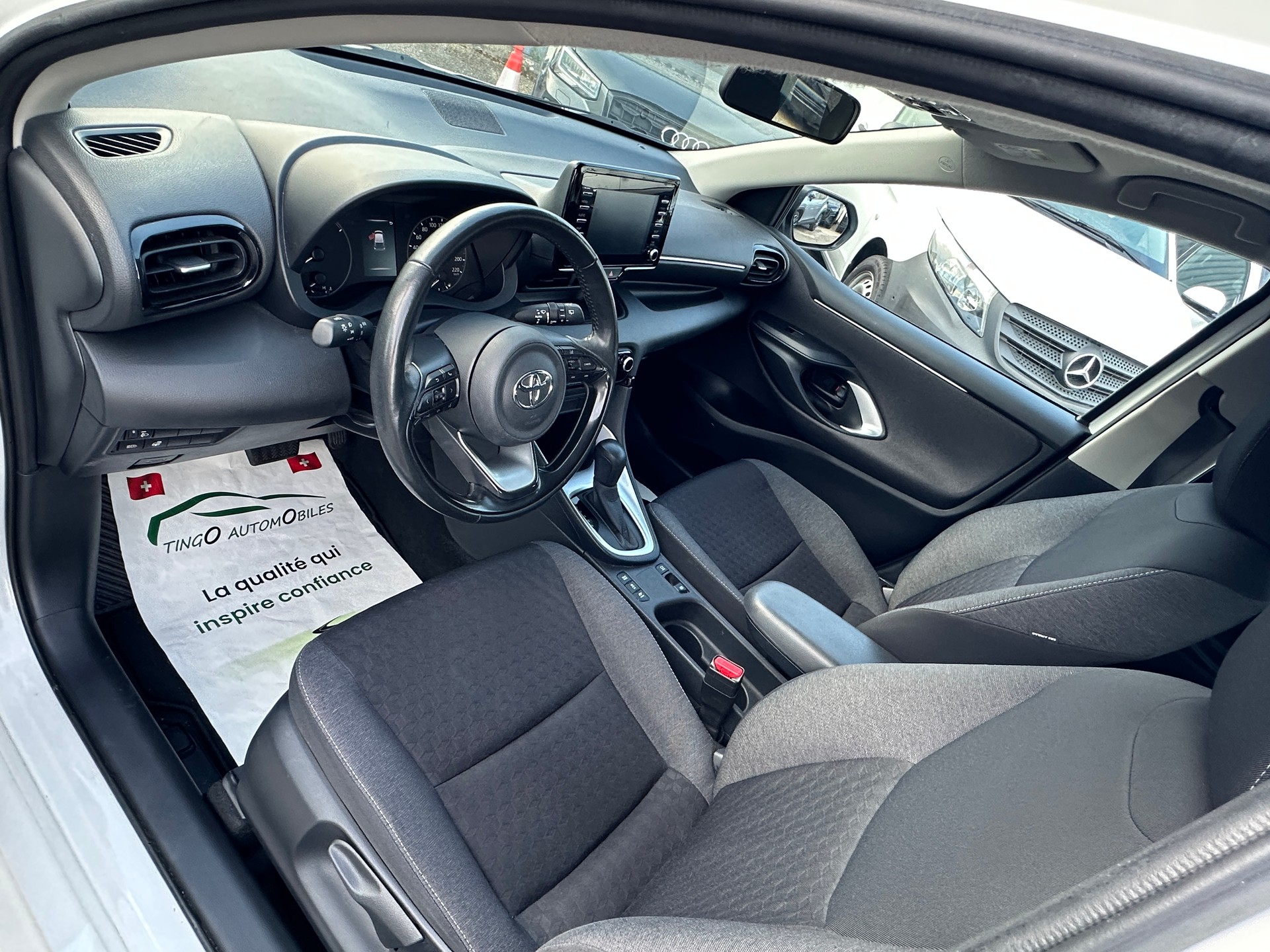 TOYOTA Yaris 1.5 Comfort e-CVT-image-11