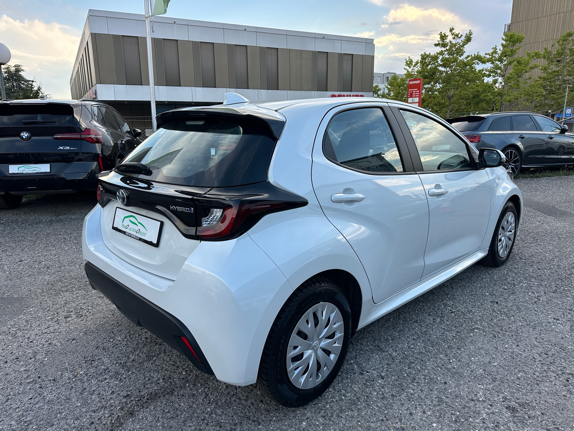 TOYOTA Yaris 1.5 Comfort e-CVT-image-8