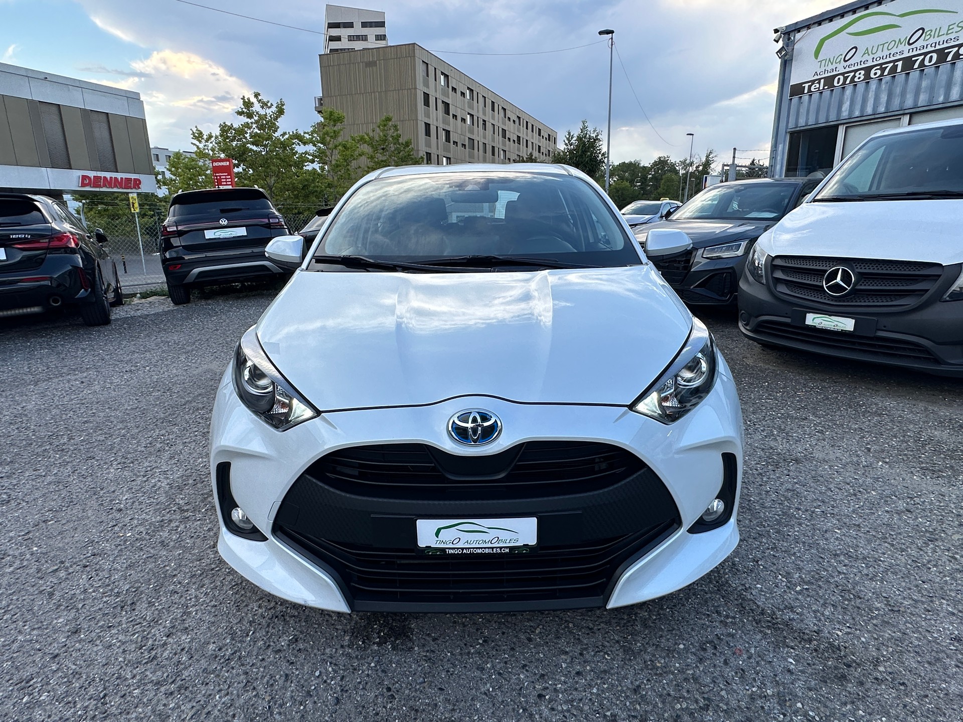 TOYOTA Yaris 1.5 Comfort e-CVT-image-1
