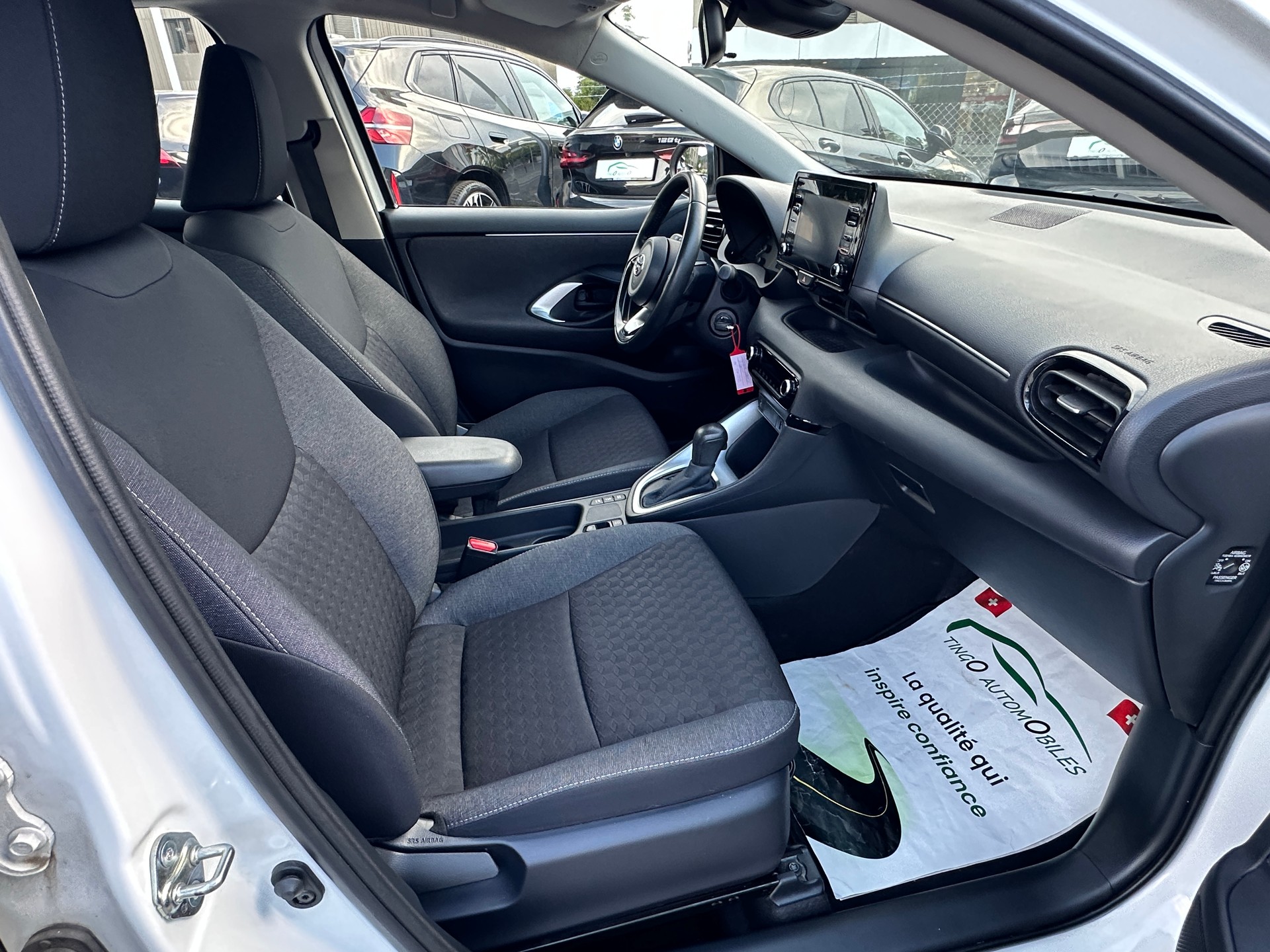 TOYOTA Yaris 1.5 Comfort e-CVT-image-16
