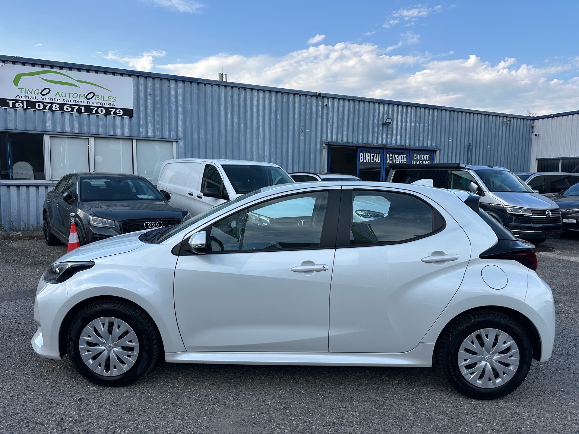 TOYOTA Yaris 1.5 Comfort e-CVT-image-3