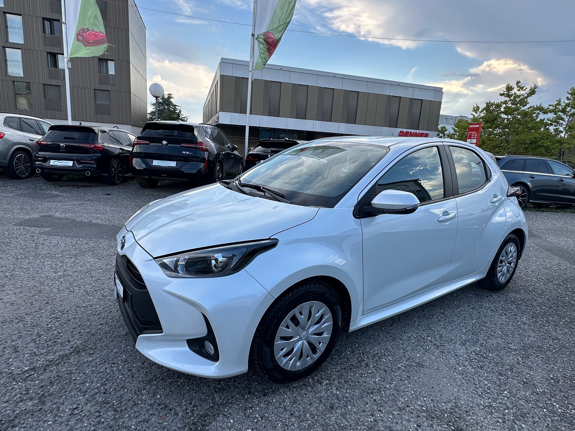 TOYOTA Yaris 1.5 Comfort e-CVT-image-2