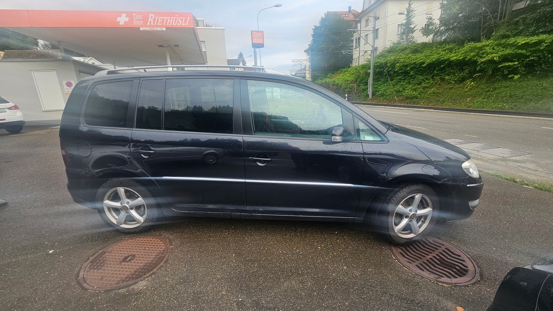 VW Touran 2.0 TDI Trendline-image-2