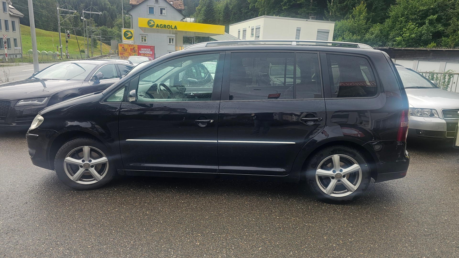 VW Touran 2.0 TDI Trendline-image-4