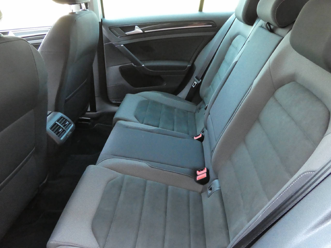VW Golf VII 1.5 TSI 150 Highline DSG-image-10