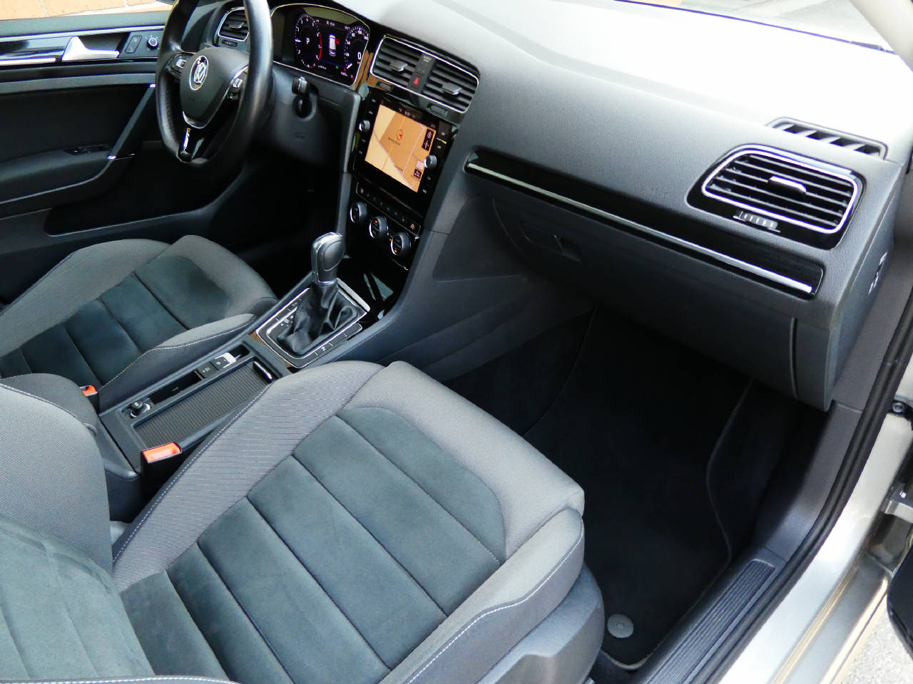 VW Golf VII 1.5 TSI 150 Highline DSG-image-9
