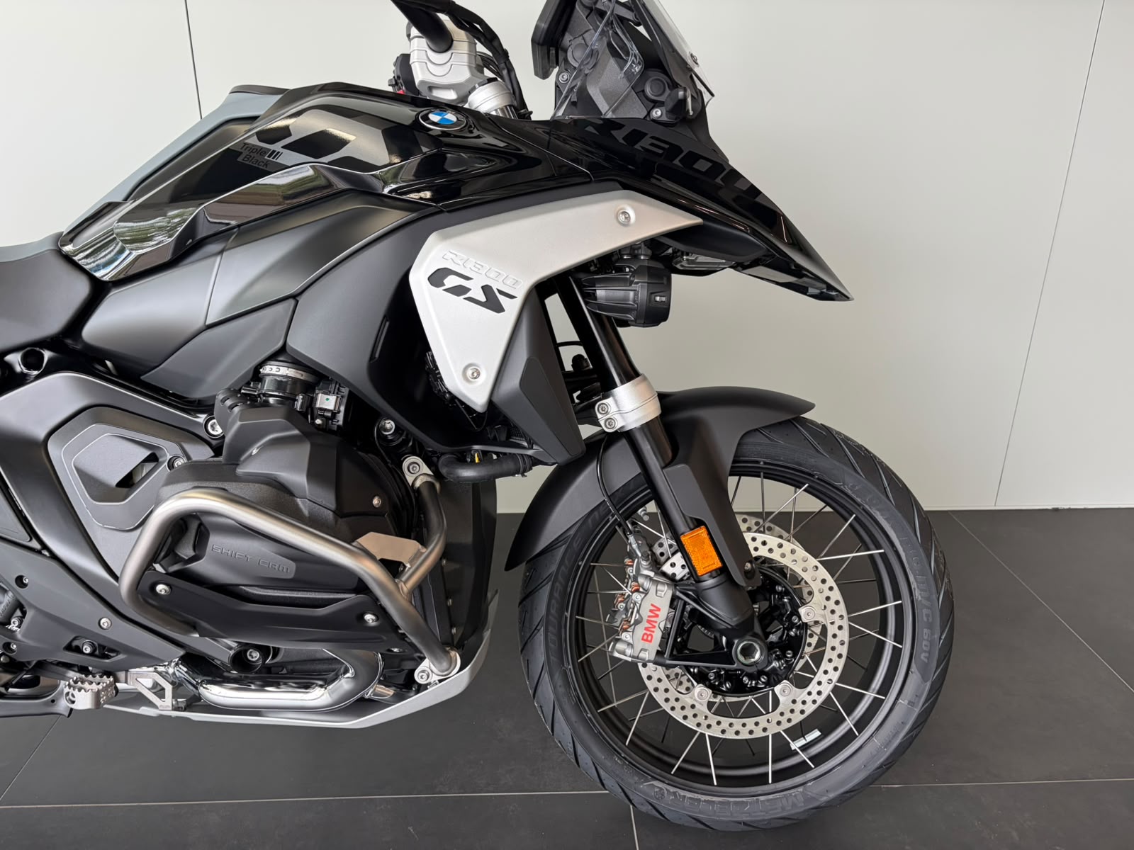 BMW R 1300 GS-image-12