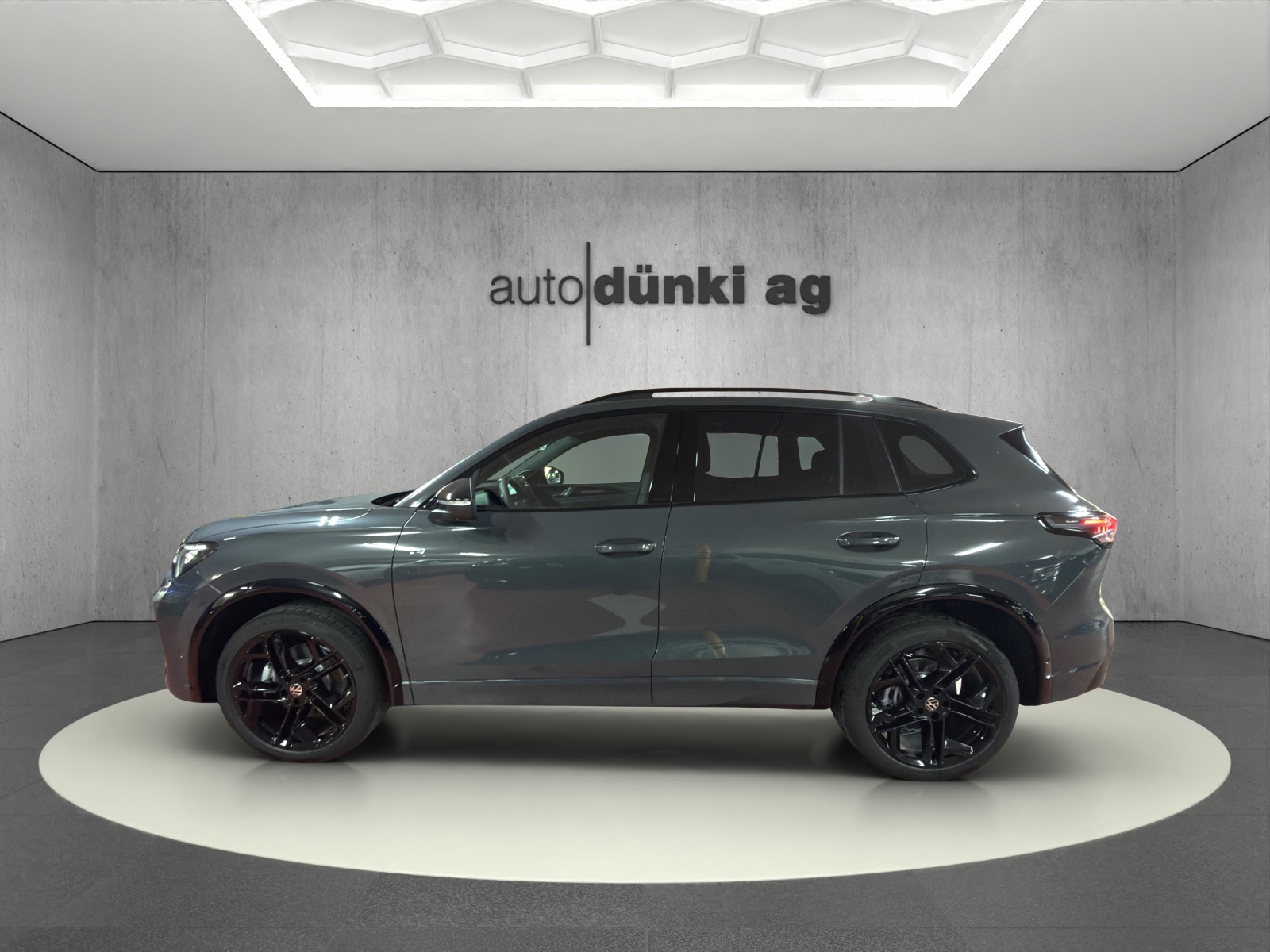 VW Tiguan 2.0 TSI DSG R-Line Plus 4Motion-image-1